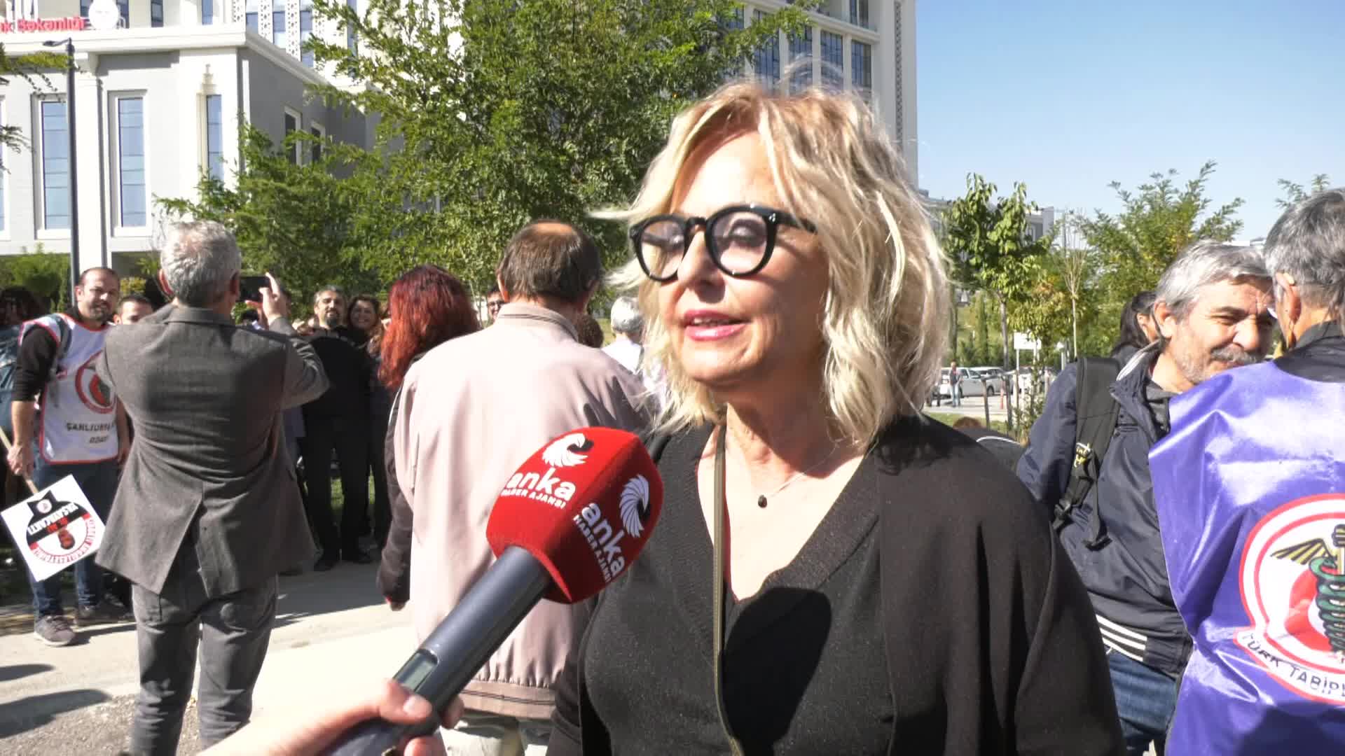 ENFEKSİYON HASTALIKLARI UZMANI PROF. DR. ESİN ŞENOL: “POLİKLİNİKLERE KAŞINTIYLA GELEN HER 10 VAKADAN 1’İ UYUZ. BAKANLIĞIN KAMU SPOTLARIYLA İNSANLARI UYARMALARI LAZIM”