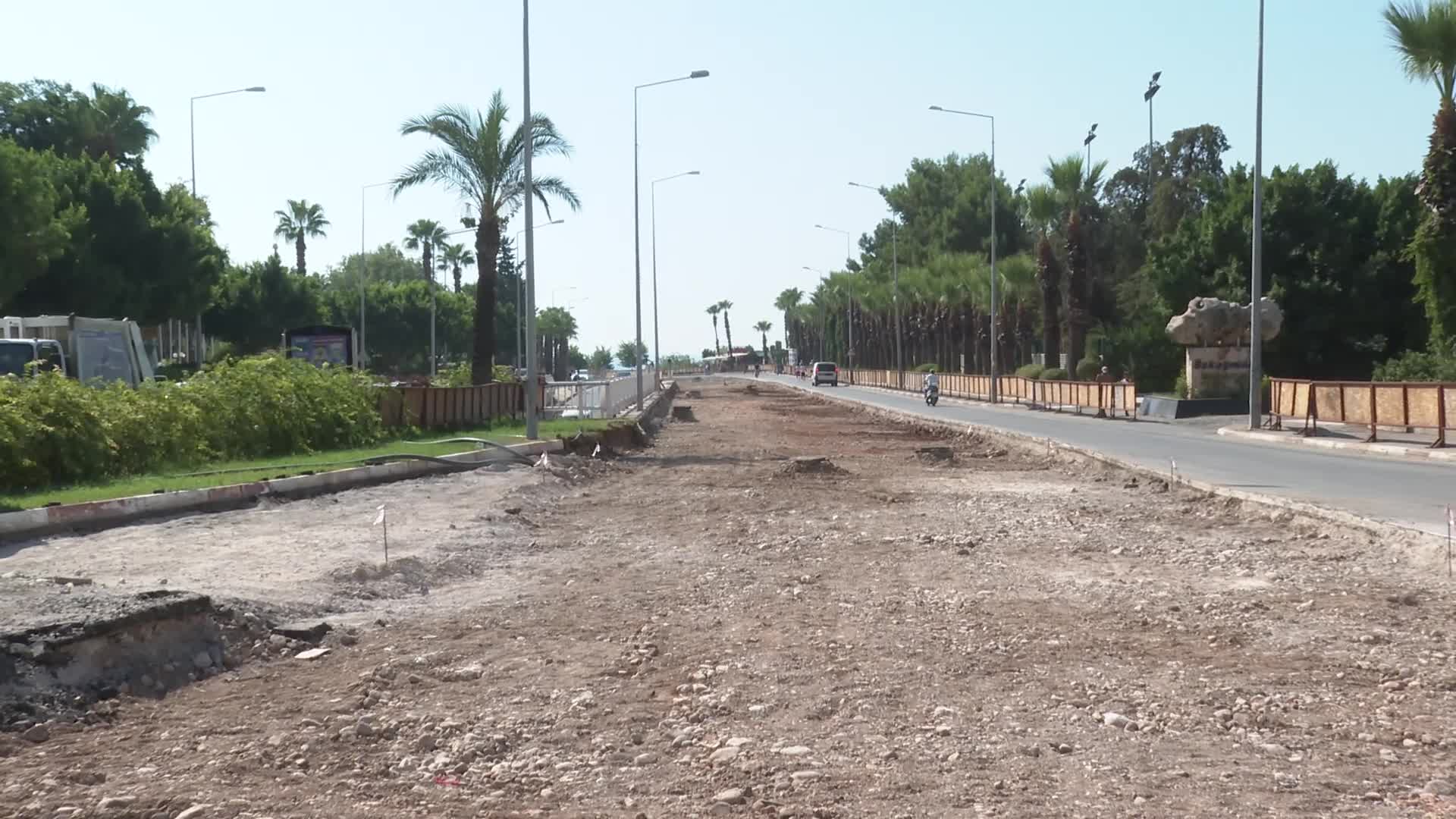 ANTALYA'DA 3.ETAP RAYLI SİSTEM ÇALIŞMASI, KONYAALTI CADDESİNE ULAŞTI