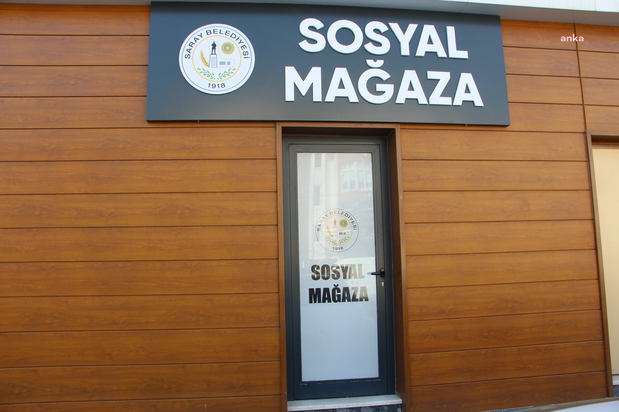SARAY BELEDİYESİ TARAFINDAN HAYATA GEÇİRİLEN SOSYAL MAĞAZA HİZMETE GİRDİ