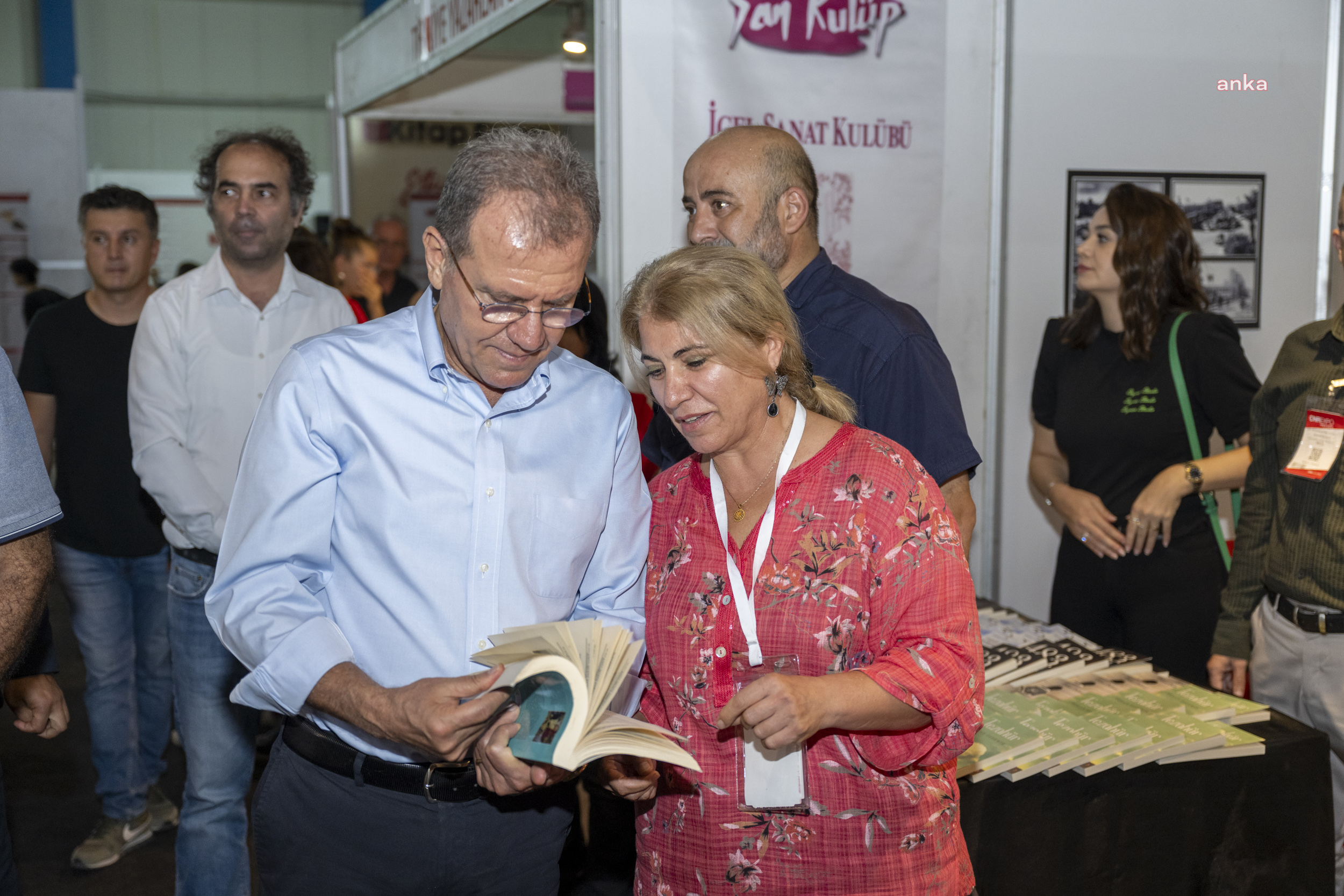 BAŞKAN SEÇER, 8'İNCİ CNR MERSİN KİTAP FUARI'NI ZİYARET ETTİ