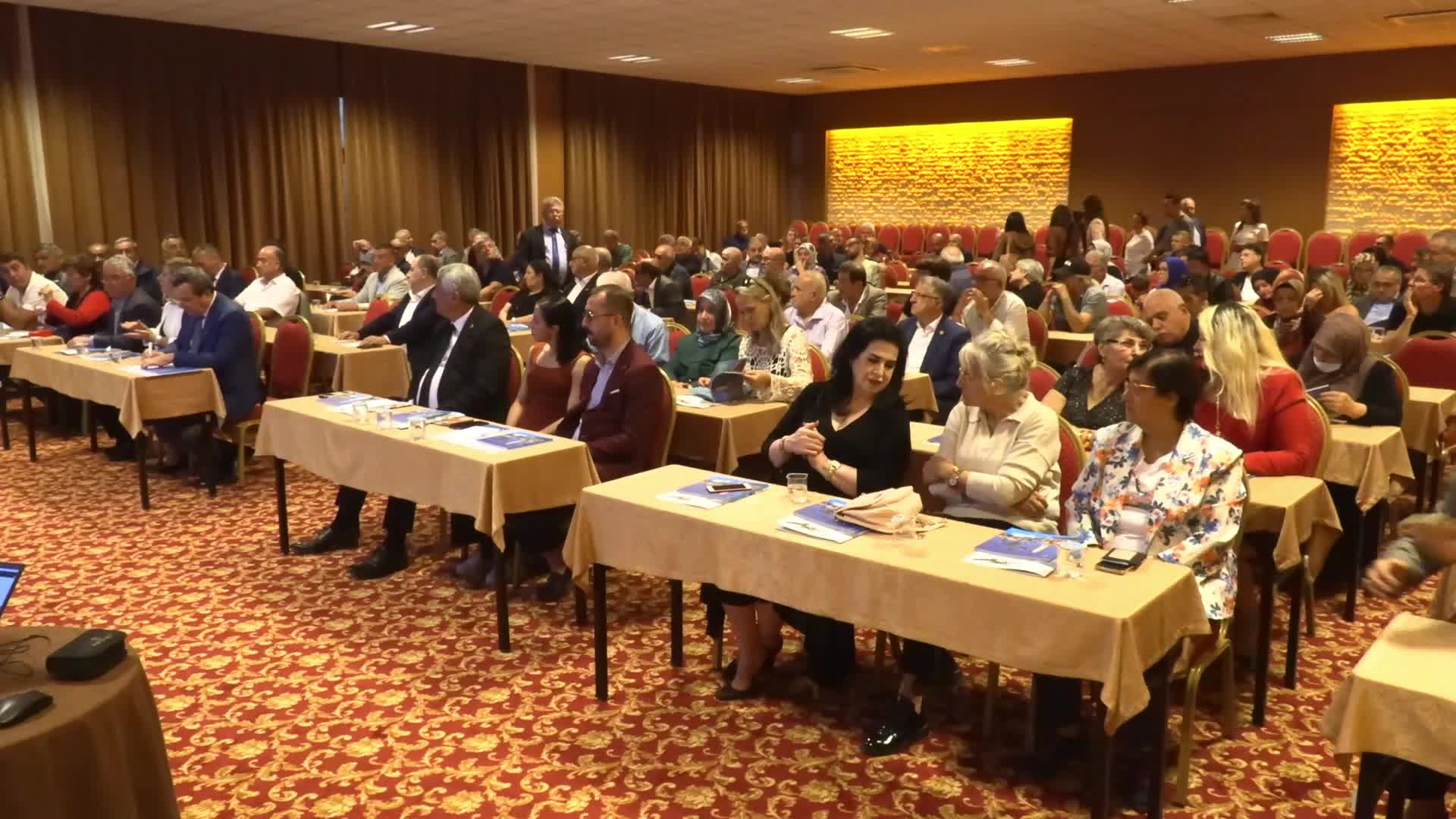 BAŞKAN BATUR: "MUHTARLARIMIZLA BİRLİKTE OMUZ OMUZA ÇALIŞIYORUZ"
