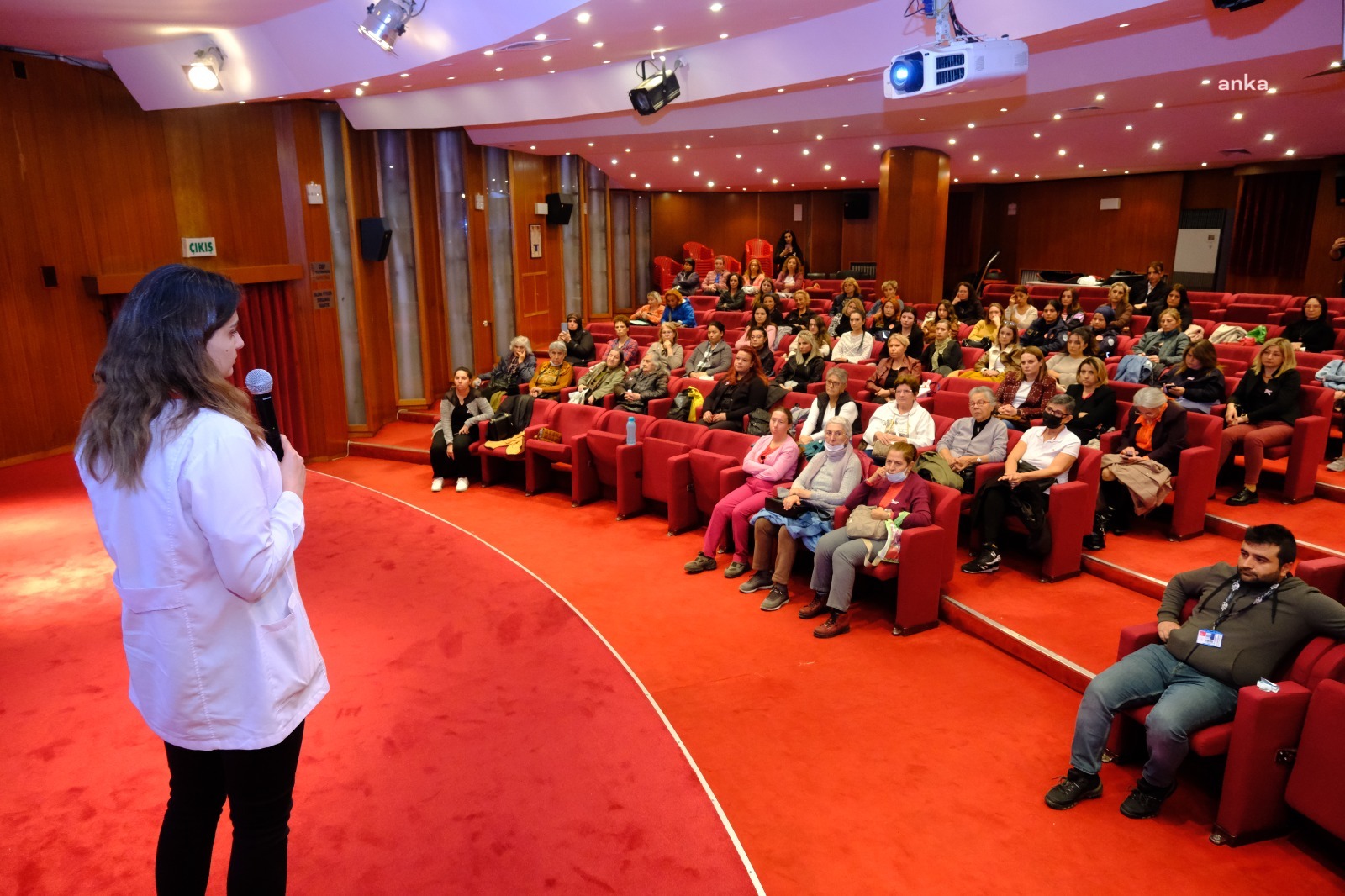 ESKİŞEHİR BÜYÜKŞEHİR BELEDİYESİ KADIN ÇALIŞMALARI ŞUBESİ TARAFINDAN 'METAMAZON' BELGESEL FİLM GÖSTERİMİ DÜZENLENDİ