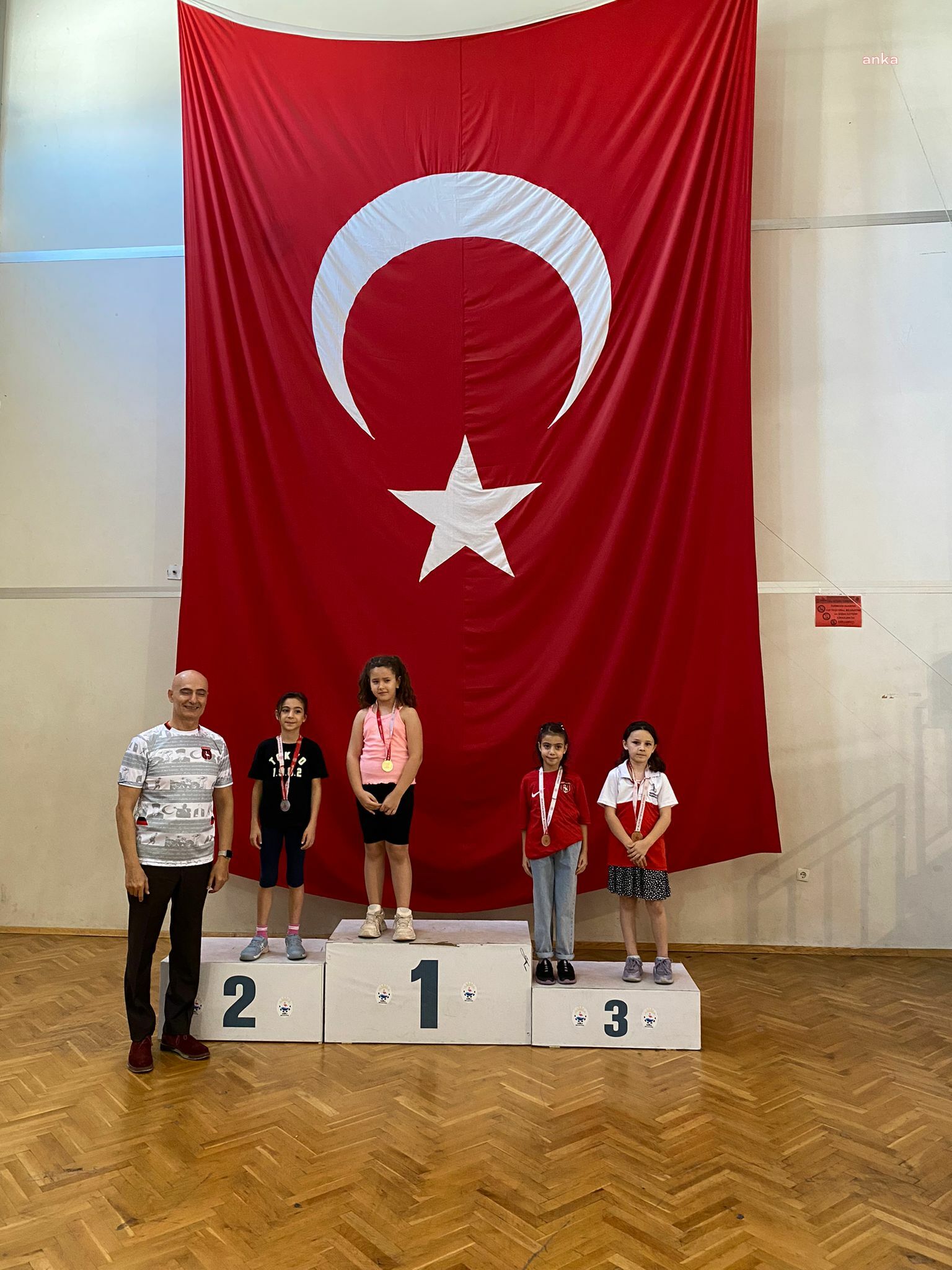 BADMİNTONDA BAYRAKLI FARKI