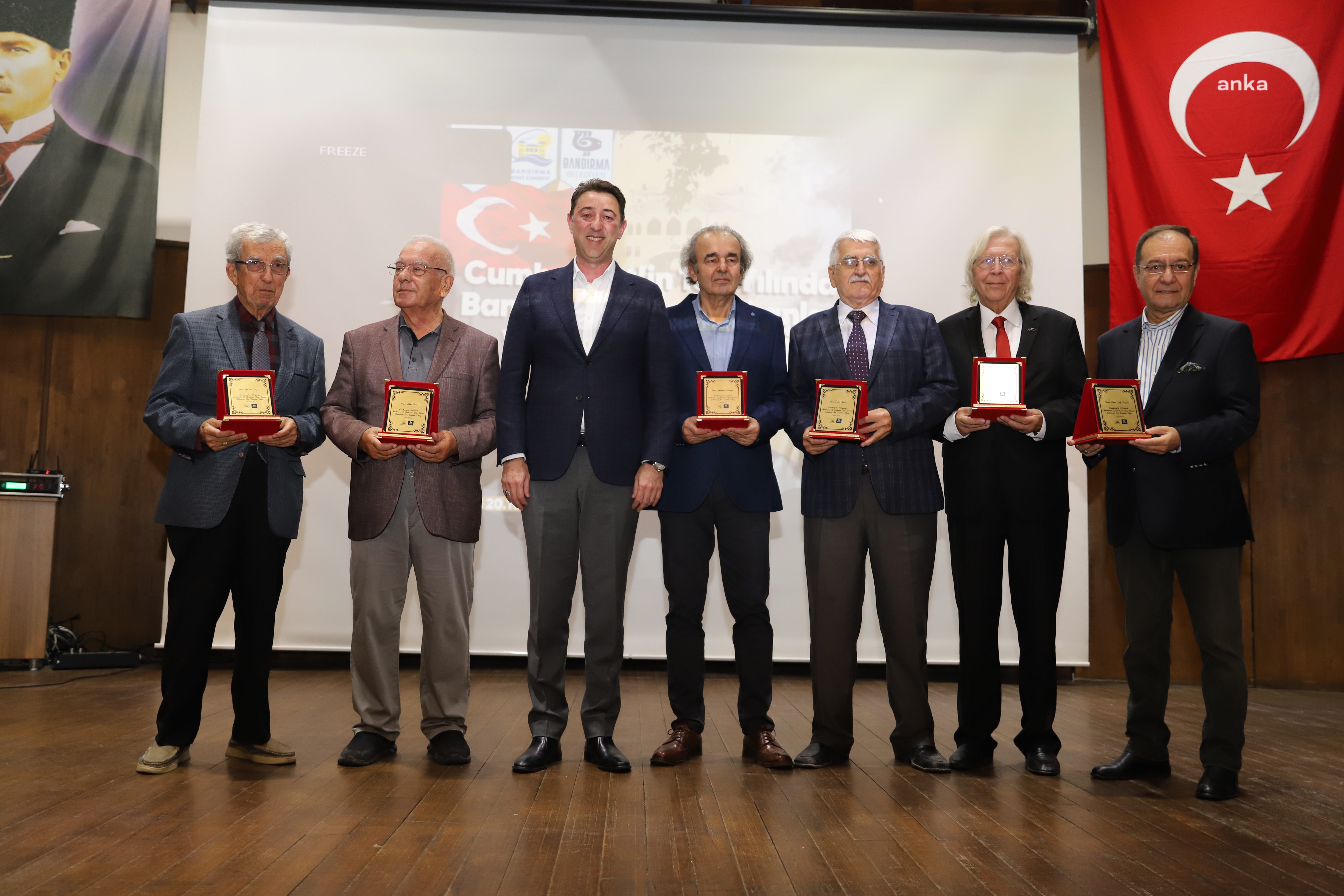 CUMHURİYET’İN 100. YILINDA BANDIRMA’YA İZ BIRAKAN İSİMLERE VEFA GECESİ