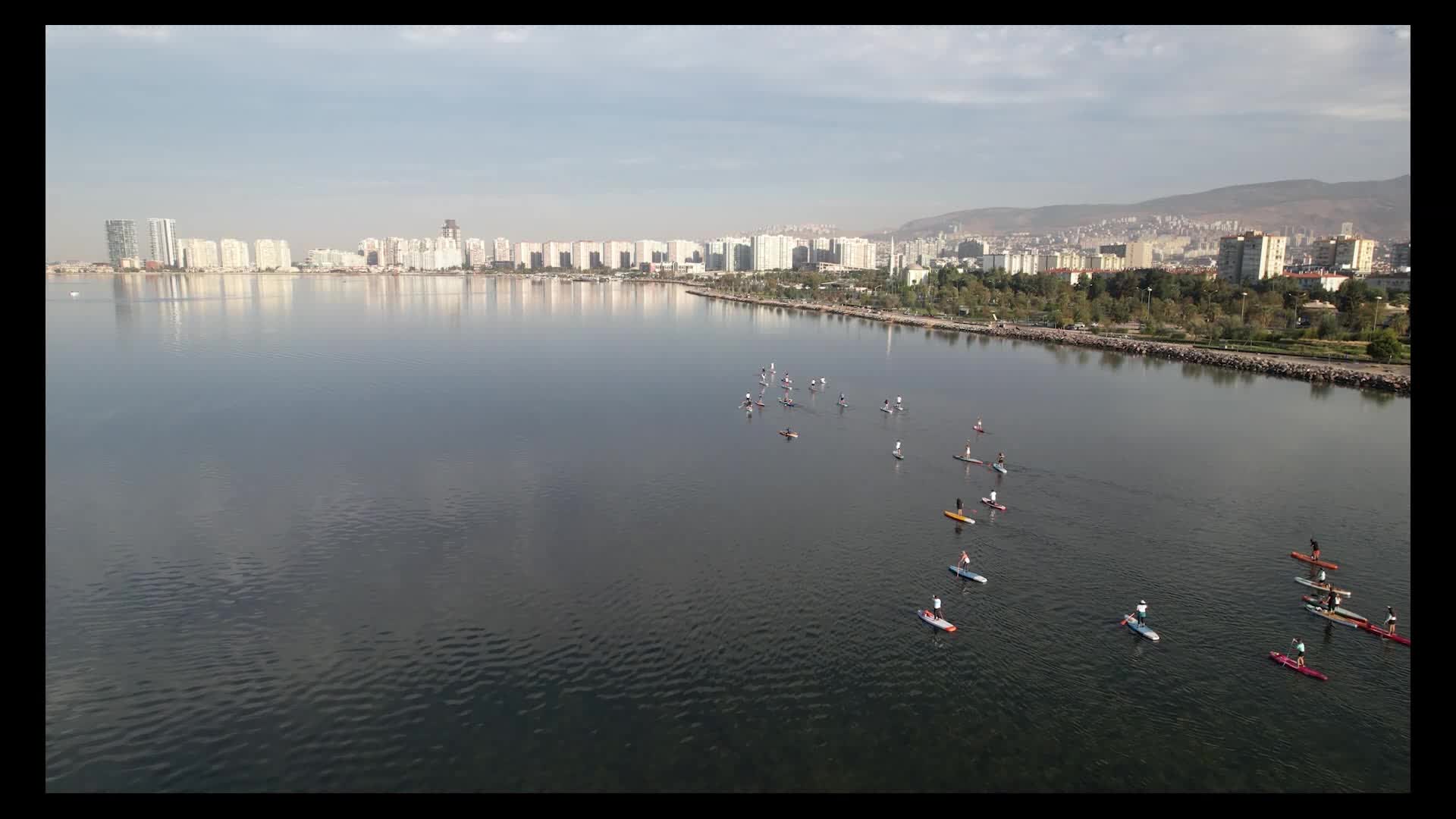 İZMİRLİ SPORCULAR KÖRFEZ’İN KEYFİNİ SÜRÜYOR