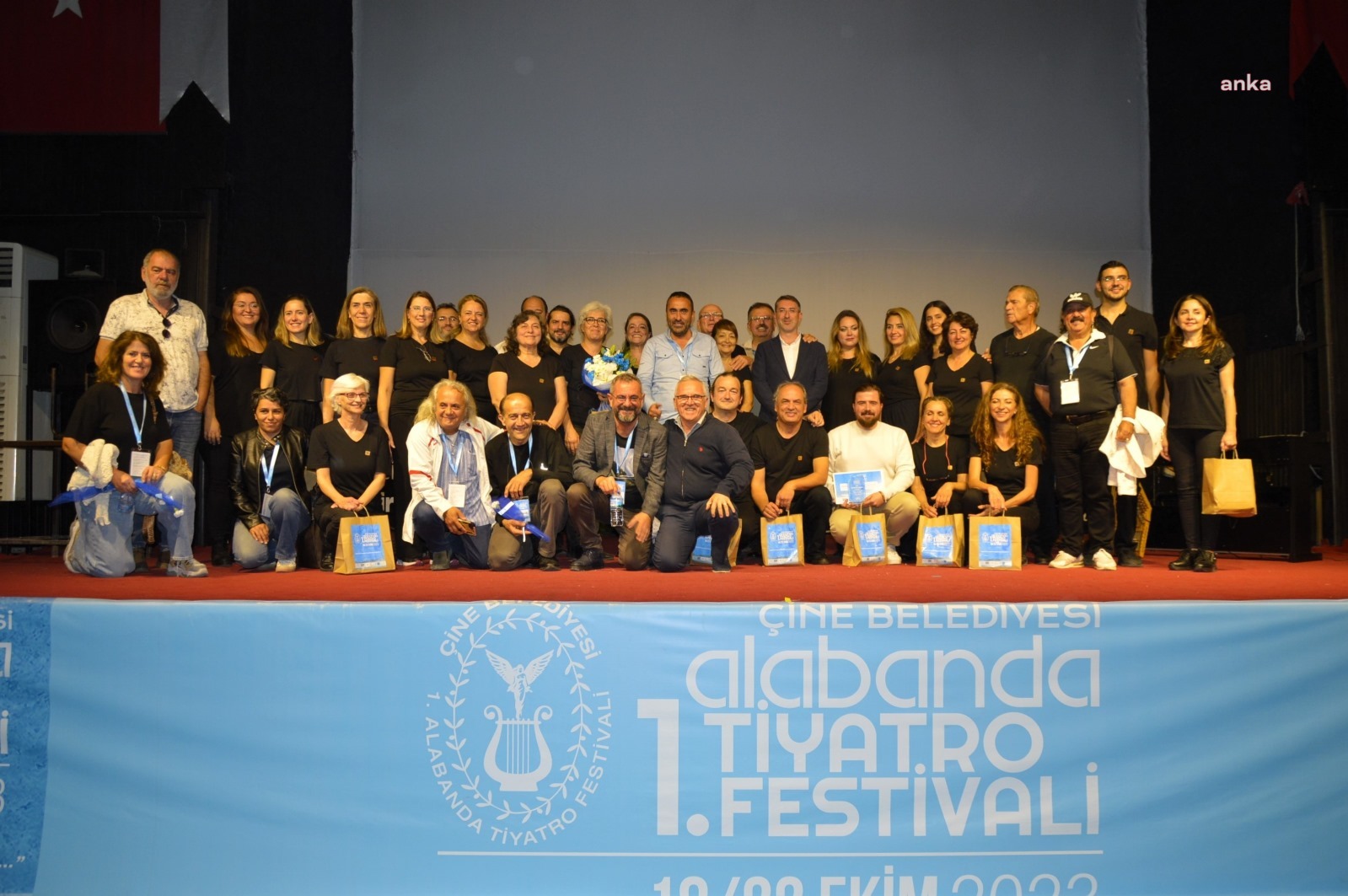 ASEM SANAT TİYATROSU VE İZMİR DİŞ HEKİMLERİ ODASI, ÇİNELİ TİYATROSEVERLERLE BULUŞTU