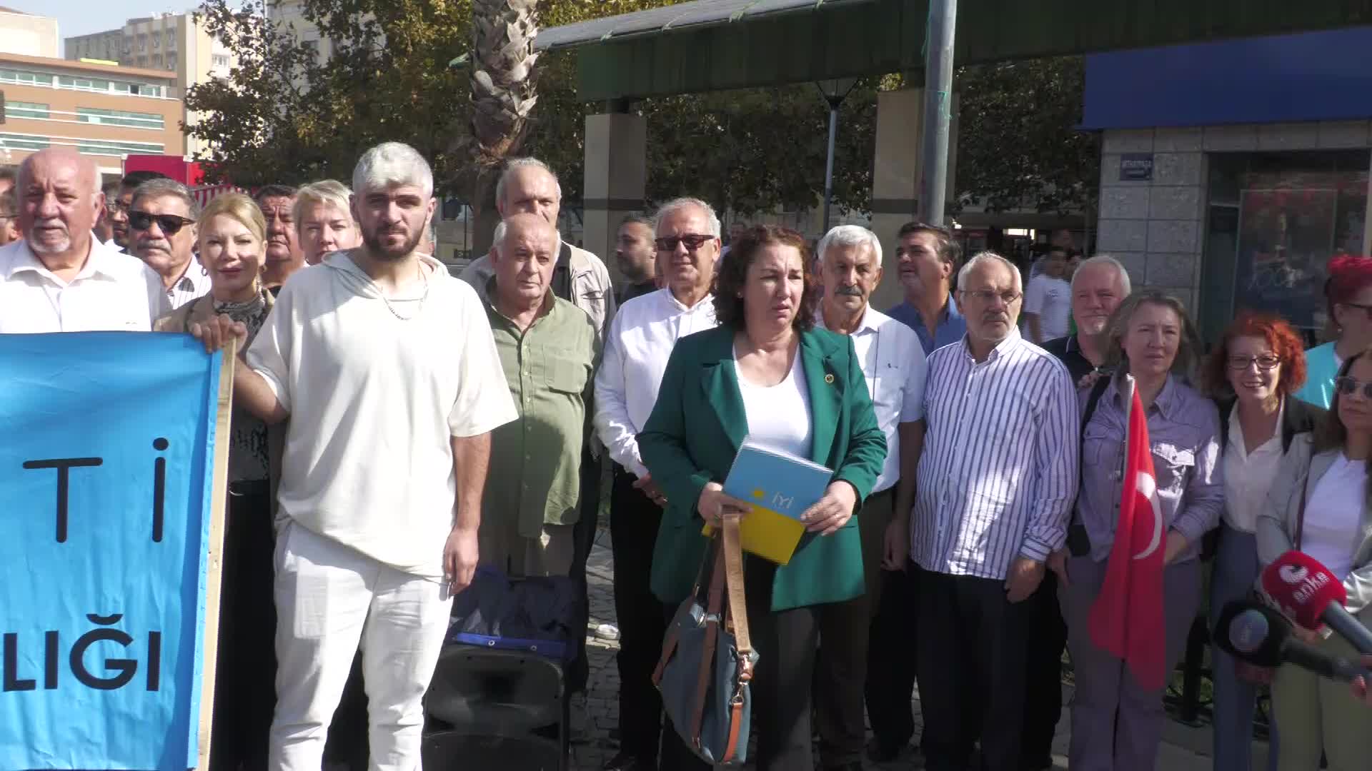 İYİ PARTİ İZMİR’DEN TUTUKLU GAZETECİLER İÇİN EYLEM: “TÜRK MİLLİYETÇİLİĞİNİN MAHKÛM EDİLMESİNE GEÇİT VERMEYECEĞİZ”