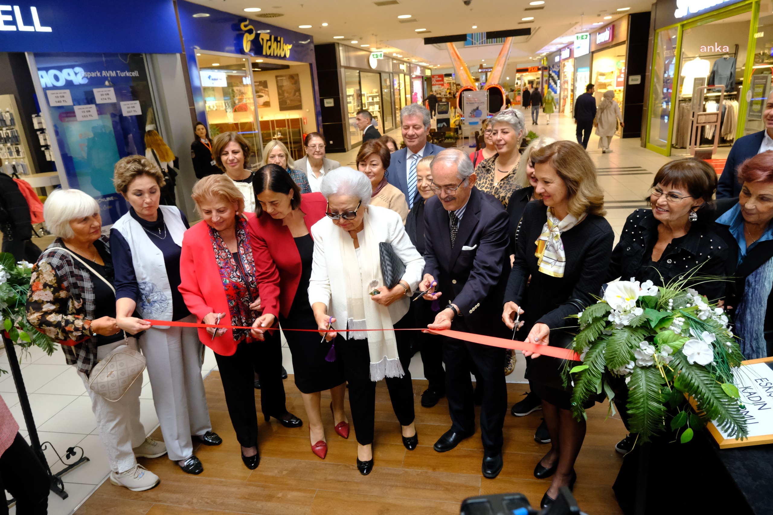 ESKİŞEHİR'DE CUMHURİYET KADINLARI FOTOĞRAF SERGİSİ AÇILDI