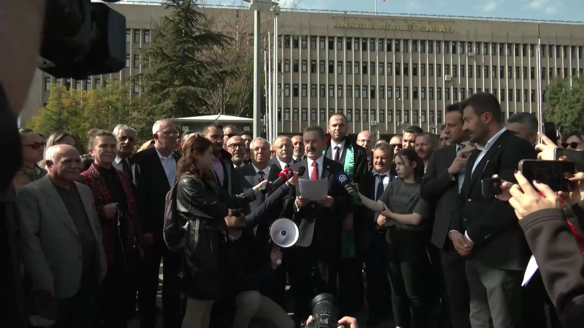 İYİ PARTİ'DEN ANKARA'DA TUTUKLU GAZETECİLER İÇİN PROTESTO: “TÜRK MİLLİYETÇİLİĞİ, SIĞINMACI DALGASINA KARŞI TÜRK MİLLETİNİ BİLİNÇLENDİRMEK İSTEYEN GENÇ GAZETECİLER ÜZERİNDEN HEDEF ALINMIŞTIR”