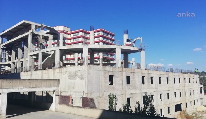 ESENLER BELEDİYESİ MECLİS TOPLANTISINDA BİTMEYEN CAMİ GÜNDEM OLDU