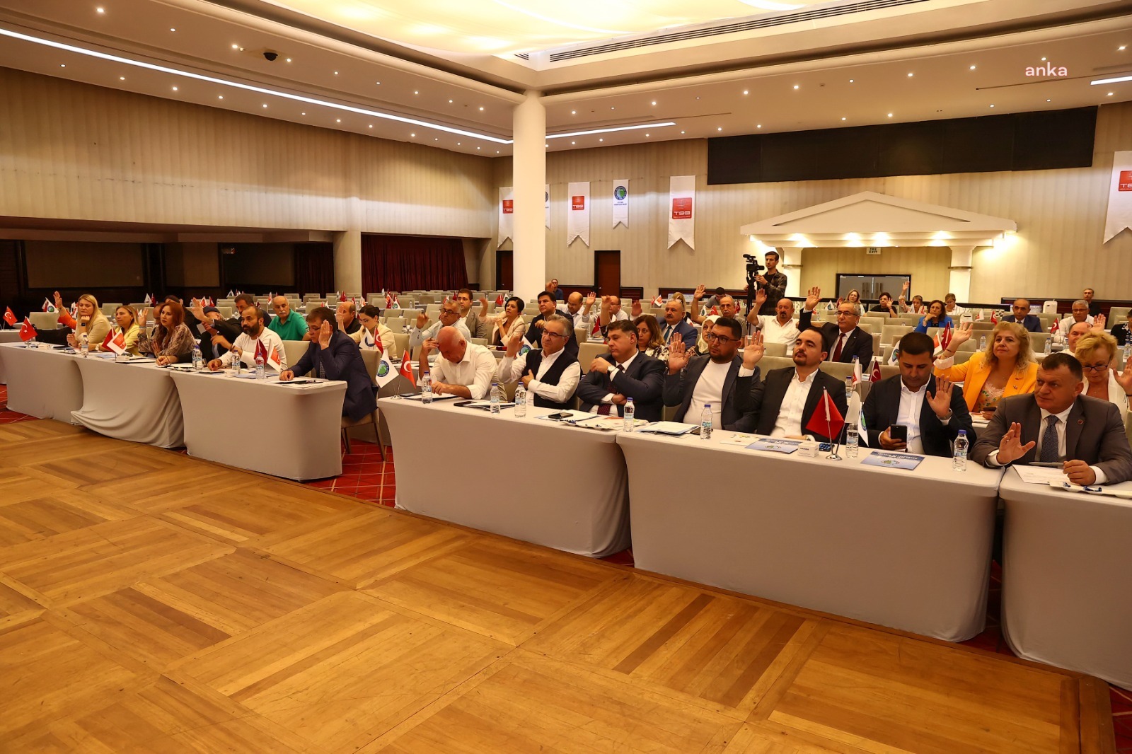 TV PROGRAMCISI- SUNUCU METİN UCA KOCAELİ'DE TRAFİK KAZASI GEÇİRDİ: "KARTAL LÜTFİ KIRDAR EĞİTİM ARAŞTIRMA HASTANESİ NÖROLOJİ YOĞUN BAKIM İNME MERKEZİ'NDE BİR HAFTA BOYUNCA TEDAVİ ALTINDA OLACAĞIM"