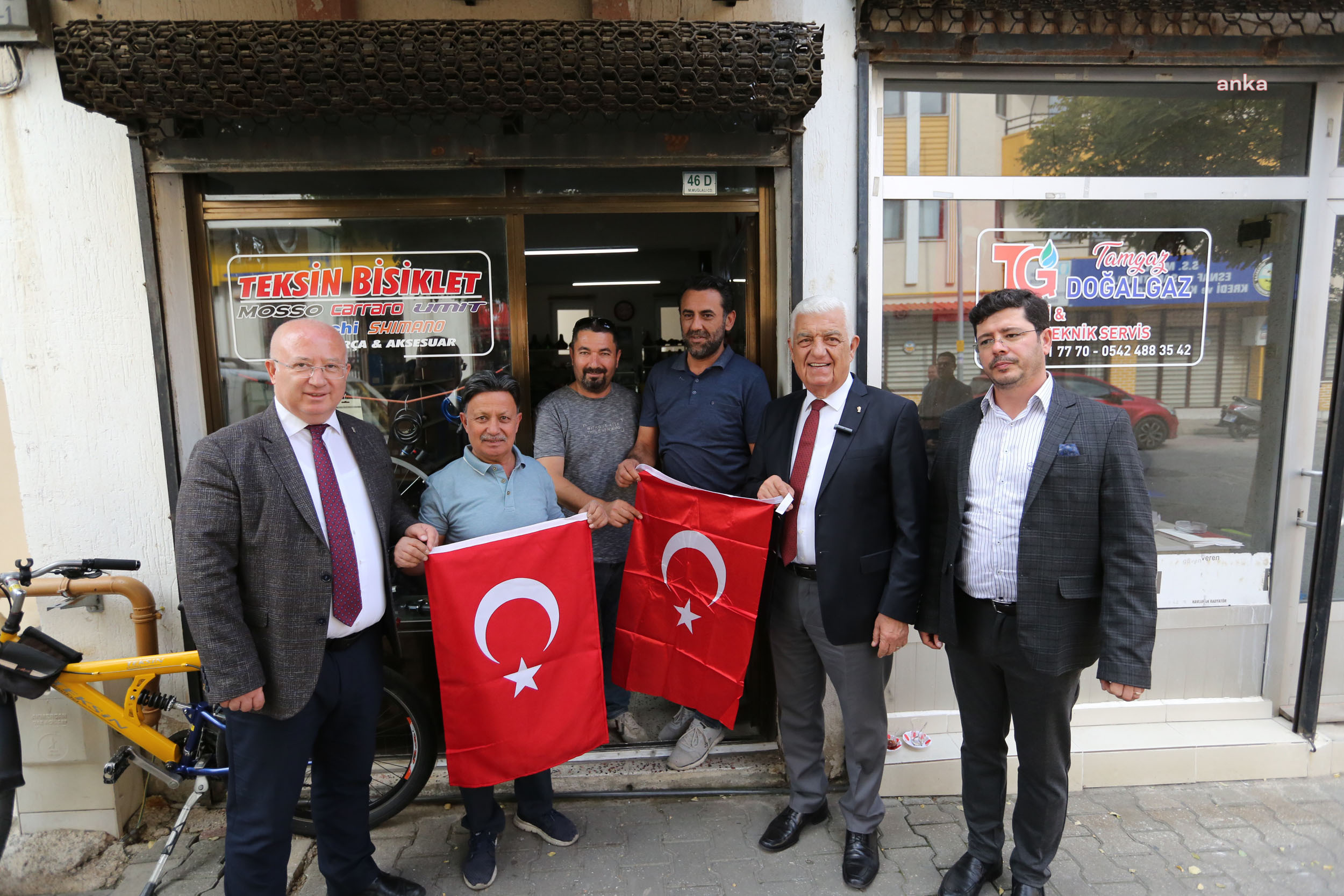 MUĞLA BÜYÜKŞEHİR BELEDİYESİ 100. YILDA 20 BİN BAYRAK DAĞITTI