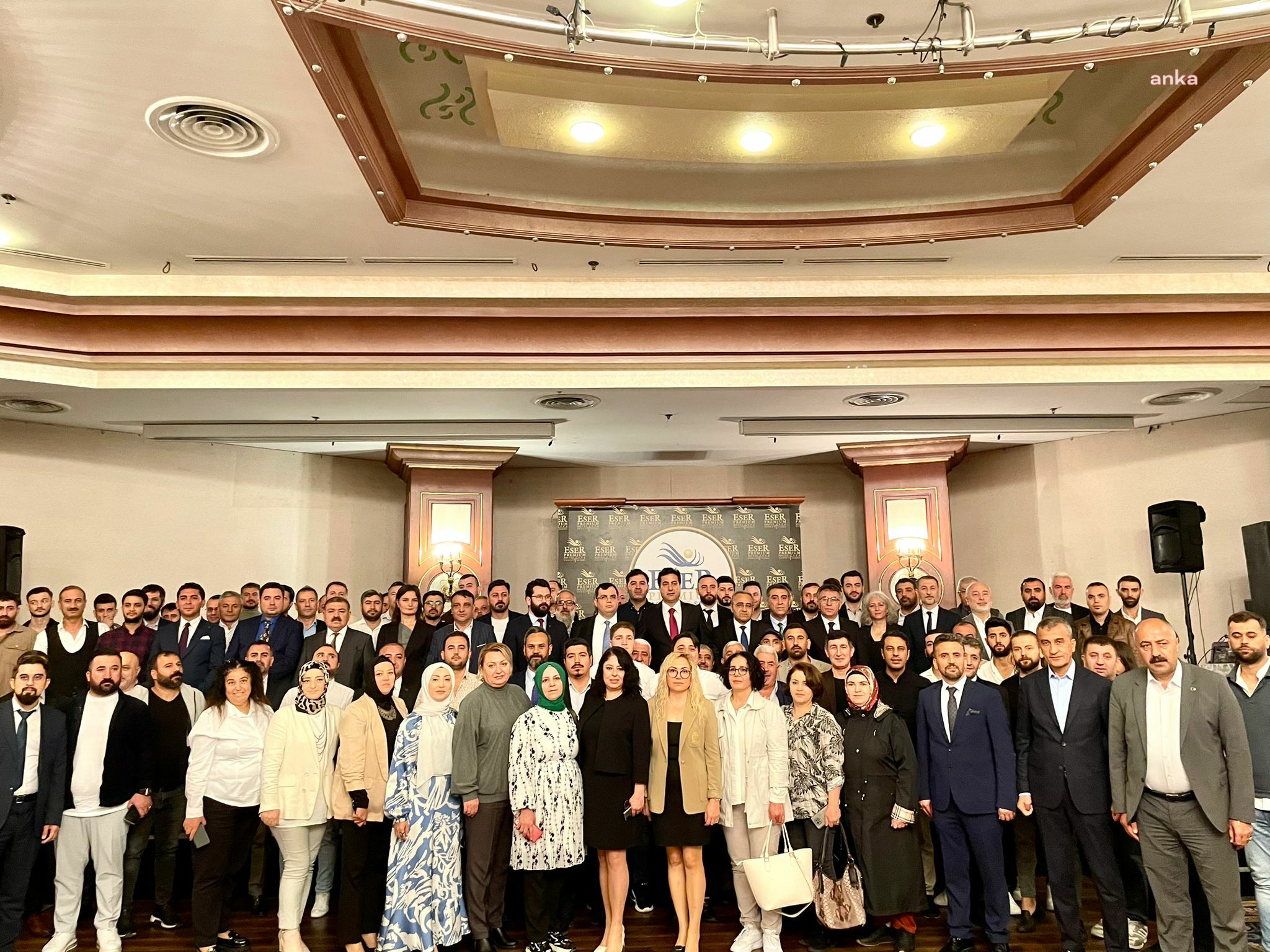 İSTANBUL’DA DEVA PARTİSİ’NİN 13 İLÇE BAŞKANI İSTİFA ETTİ: “TÜRKİYE’DE SİYASİ PARTİ KURUYORSAN, KENDİNE VE EKİBİNE GÜVENİYORSAN KENDİ LOGONLA SEÇİME GİRECEKSİN”