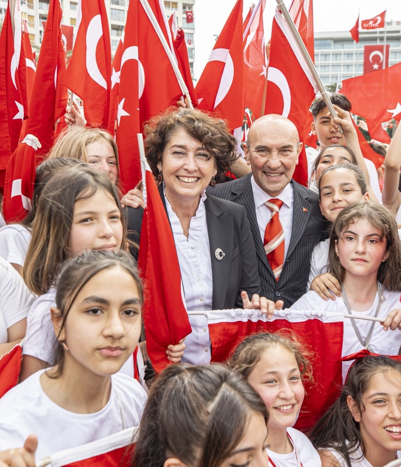 İZMİR BÜYÜKŞEHİR BELEDİYESİ'NDEN AYRINTILI 29 EKİM CUMHURİYET BAYRAMI PROGRAMI