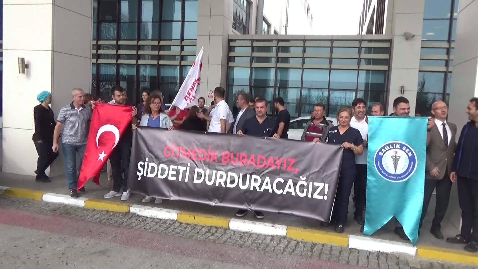 EDİRNE'DE SAĞLIK ÇALIŞANLARI BİR HASTA YAKINININ DOKTORU SİLAHLA TEHDİT ETMESİNE TEPKİ GÖSTERDİ