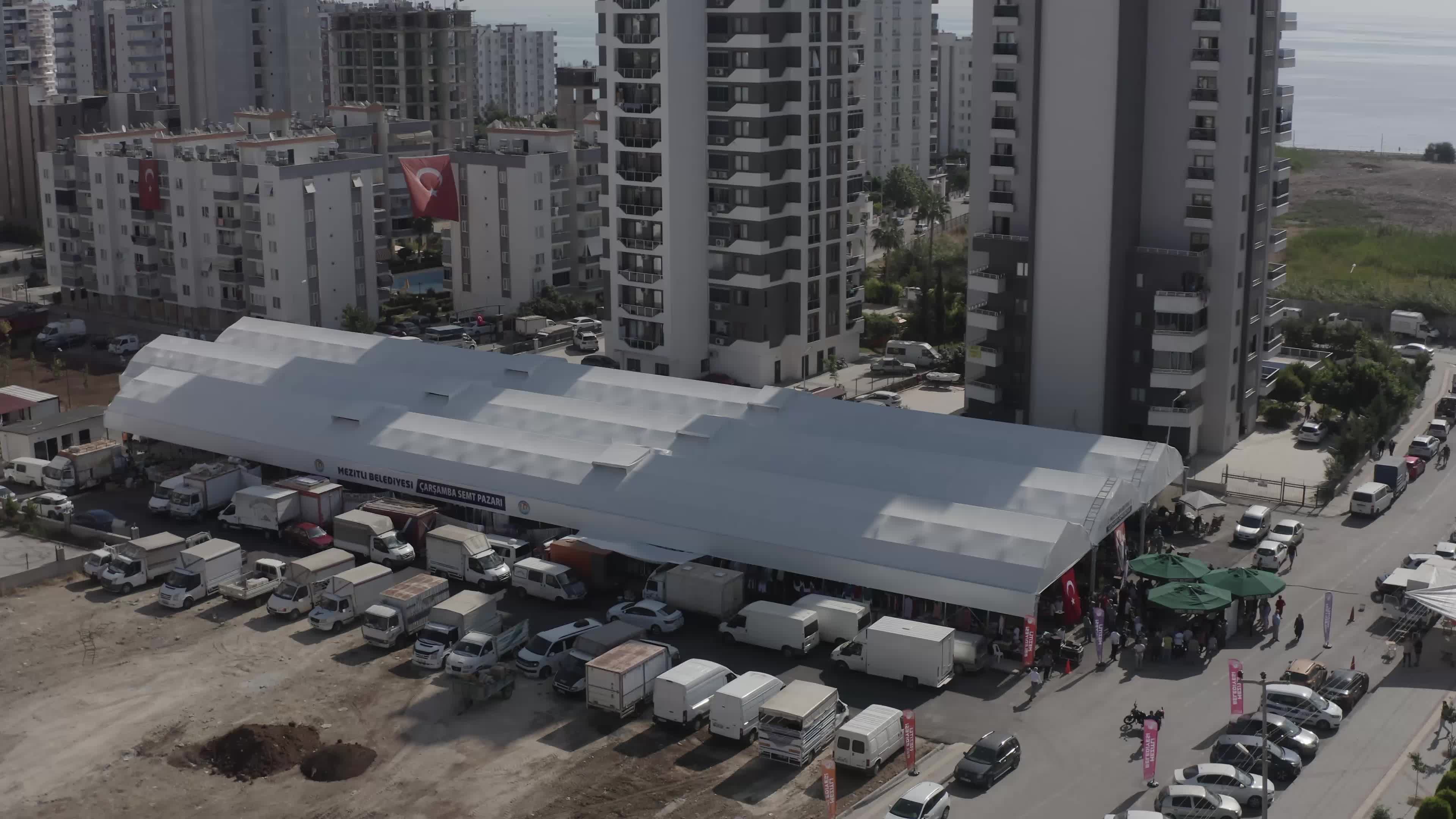 MEZİTLİ'YE BİR SEMT PAZARI DAHA AÇILDI
