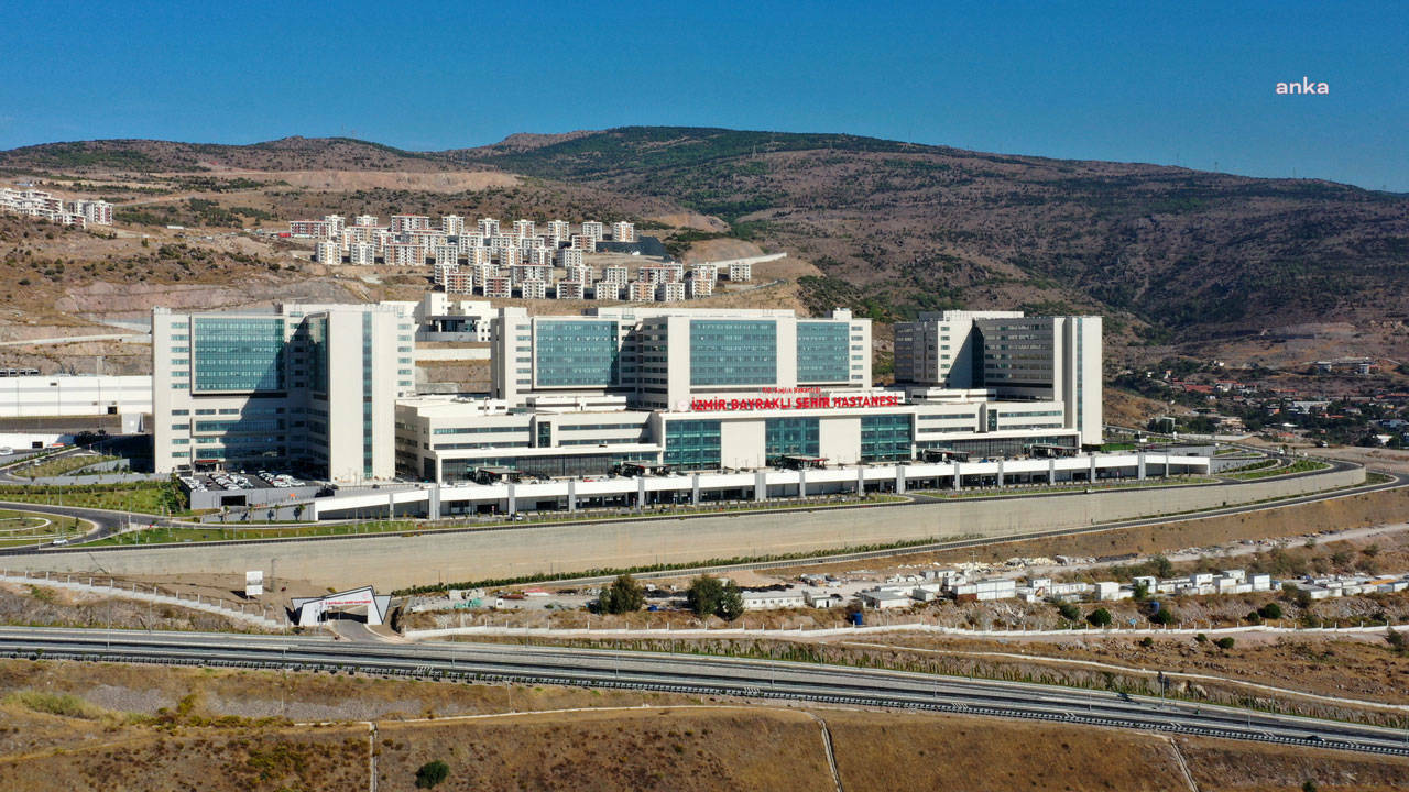 İZMİR TABİP ODASI'NIN BAYRAKLI ŞEHİR HASTANESİ İLE İLGİLİ SORULARINA YANIT VEREN İL SAĞLIK MÜDÜRÜ ERKUŞ: "HASTANENİN AÇILIŞIYLA İLGİLİ RESMİ BİR TARİH BİLDİRİLMEMİŞTİR. BU NEDENLE ERTELEME DE SÖZ KONUSU DEĞİLDİR"