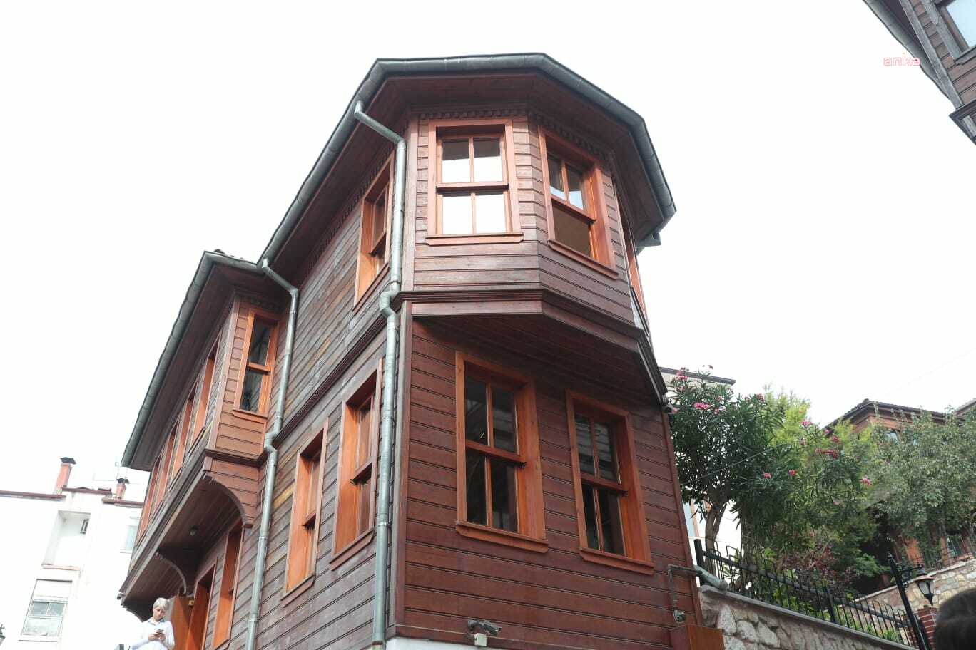 İZMİT BELEDİYE BAŞKANI HÜRRİYET, AÇILIŞA HAZIRLANAN İZMİT’İN İZLERİ ANI EVİ’Nİ İNCELEDİ