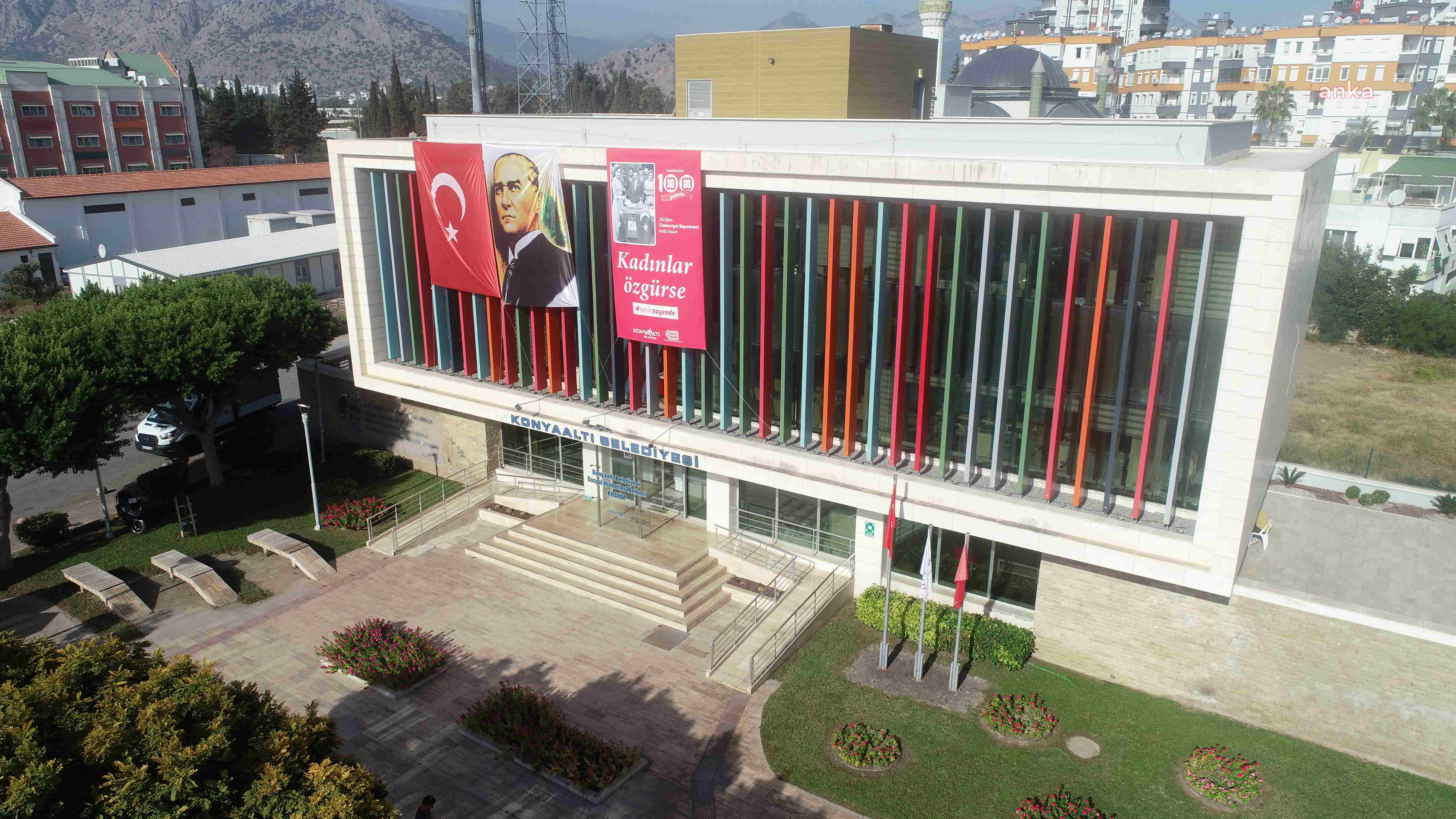 KONYAALTI'NDA CUMHURİYET’İN KAZANIMLARI BİNALARI DONATTI