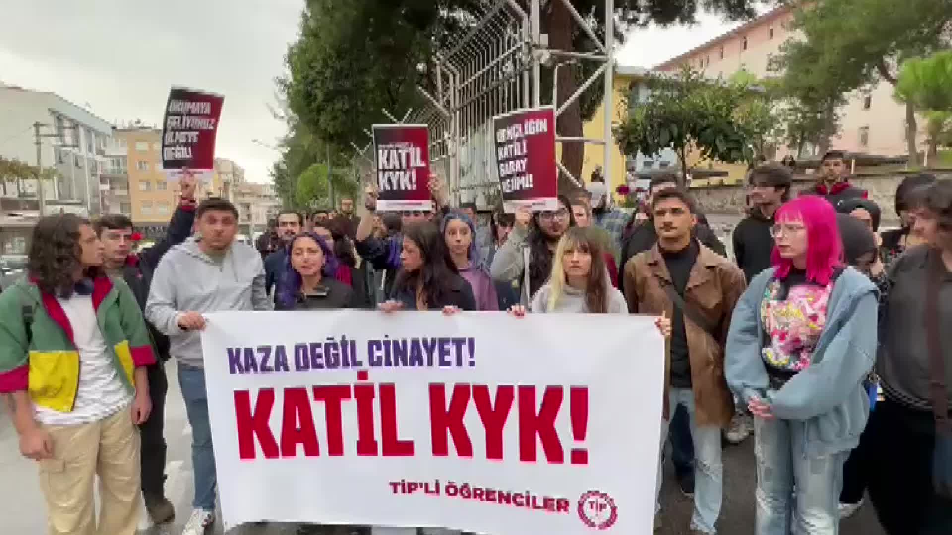 TİP İZMİR: “KOĞUŞTAN FARKSIZ OLAN KYK YURTLARINA HAPSEDİLİYORUZ"