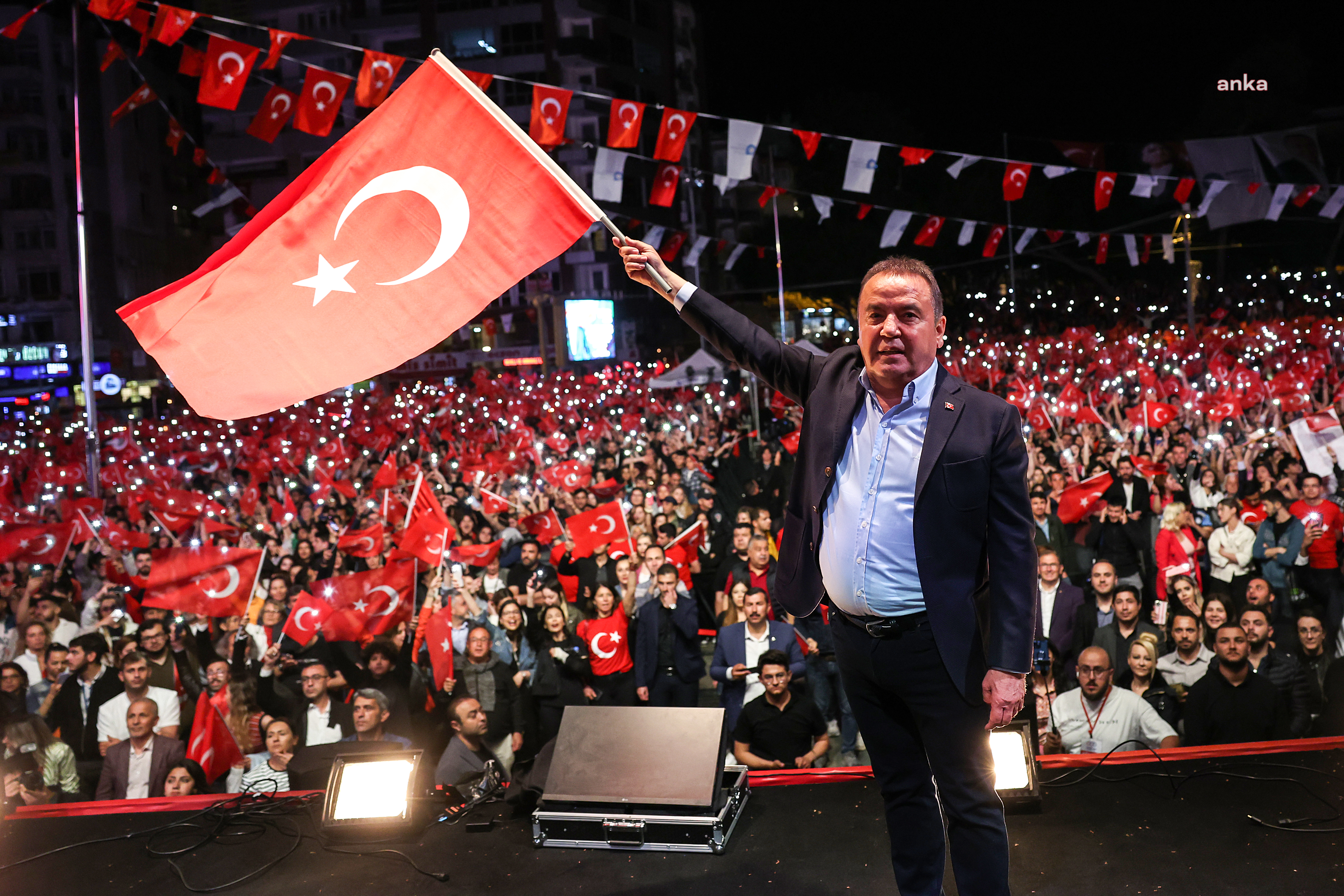 MUHİTTİN BÖCEK'TEN 29 EKİM CUMHURİYET BAYRAMI MESAJI