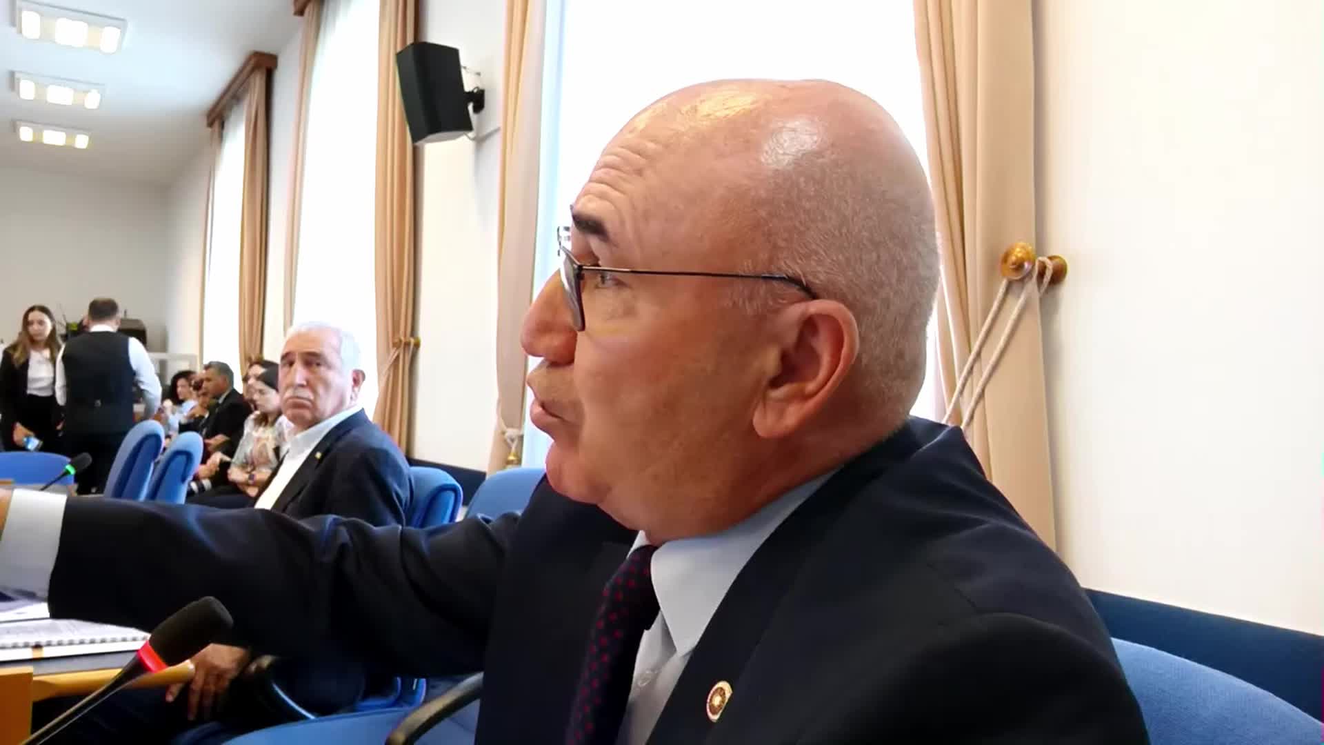 CHP’Lİ TANAL, TBMM’YE GELMEYEN GAZETELERİ GÜNDEME GETİRDİ: YENİ YAŞAM GELMİYOR, TÜM GAZETELERDEN 2 TANE ALINIRKEN, EVRENSEL BİR TANE GELİYOR
