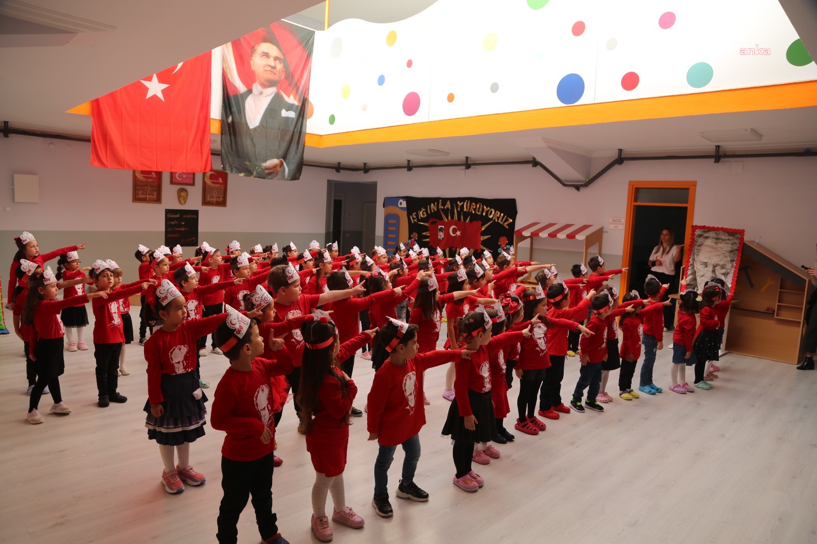 EFELER’İN GÜNDÜZ BAKIMEVLERİNDE CUMHURİYET BAYRAMI COŞKUSU