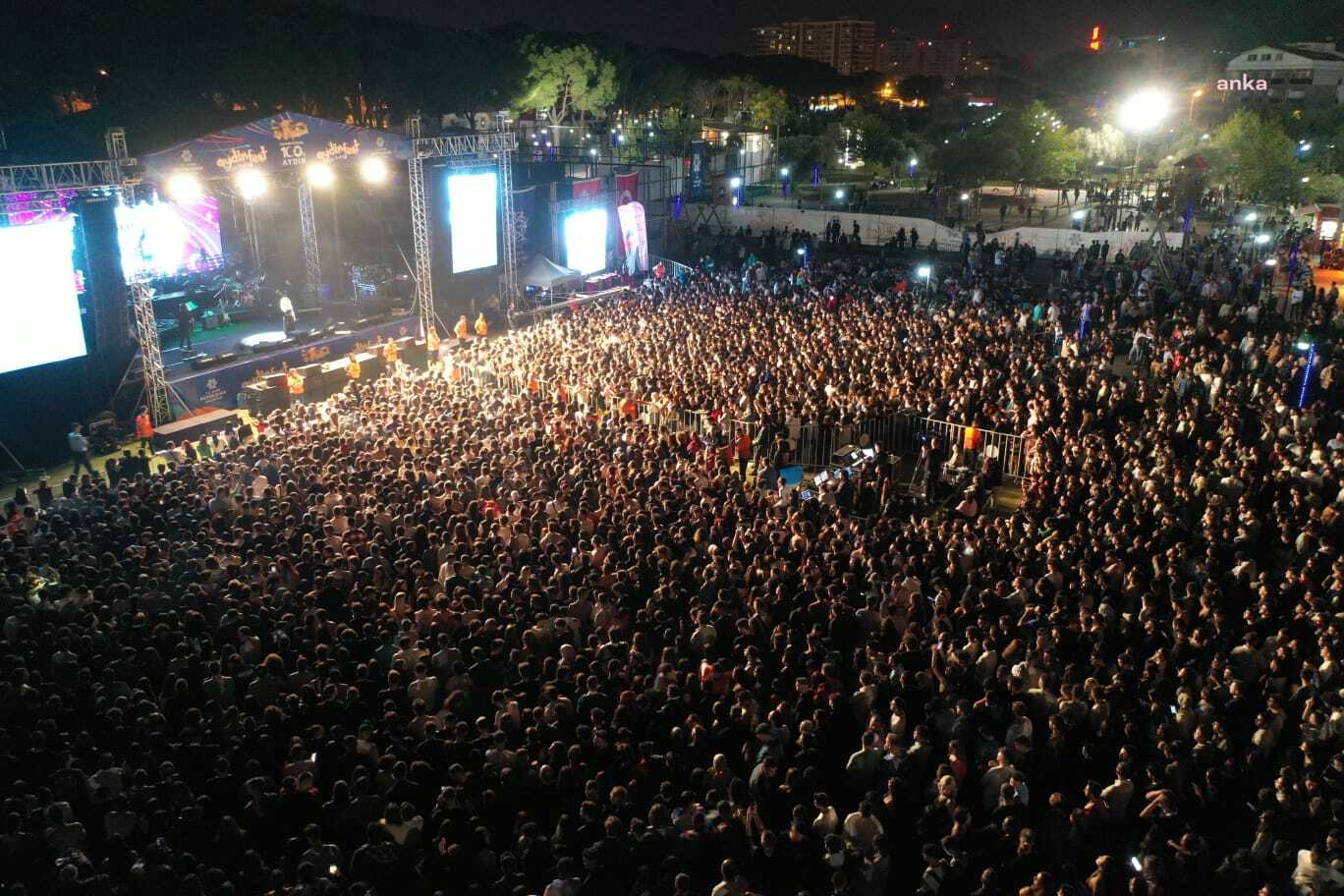 AYDINFEST CEZA'NIN KONSERİYLE SONA ERDİ