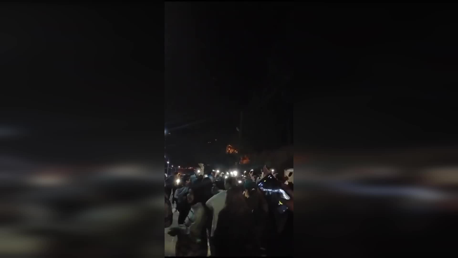 ARTVİN ÇORUH ÜNİVERSİTESİ ÖĞRENCİLERİ AYDIN'DAKİ KYK YURDUNDA YAŞANAN ASANSÖR FACİASINI PROTESTO ETTİ