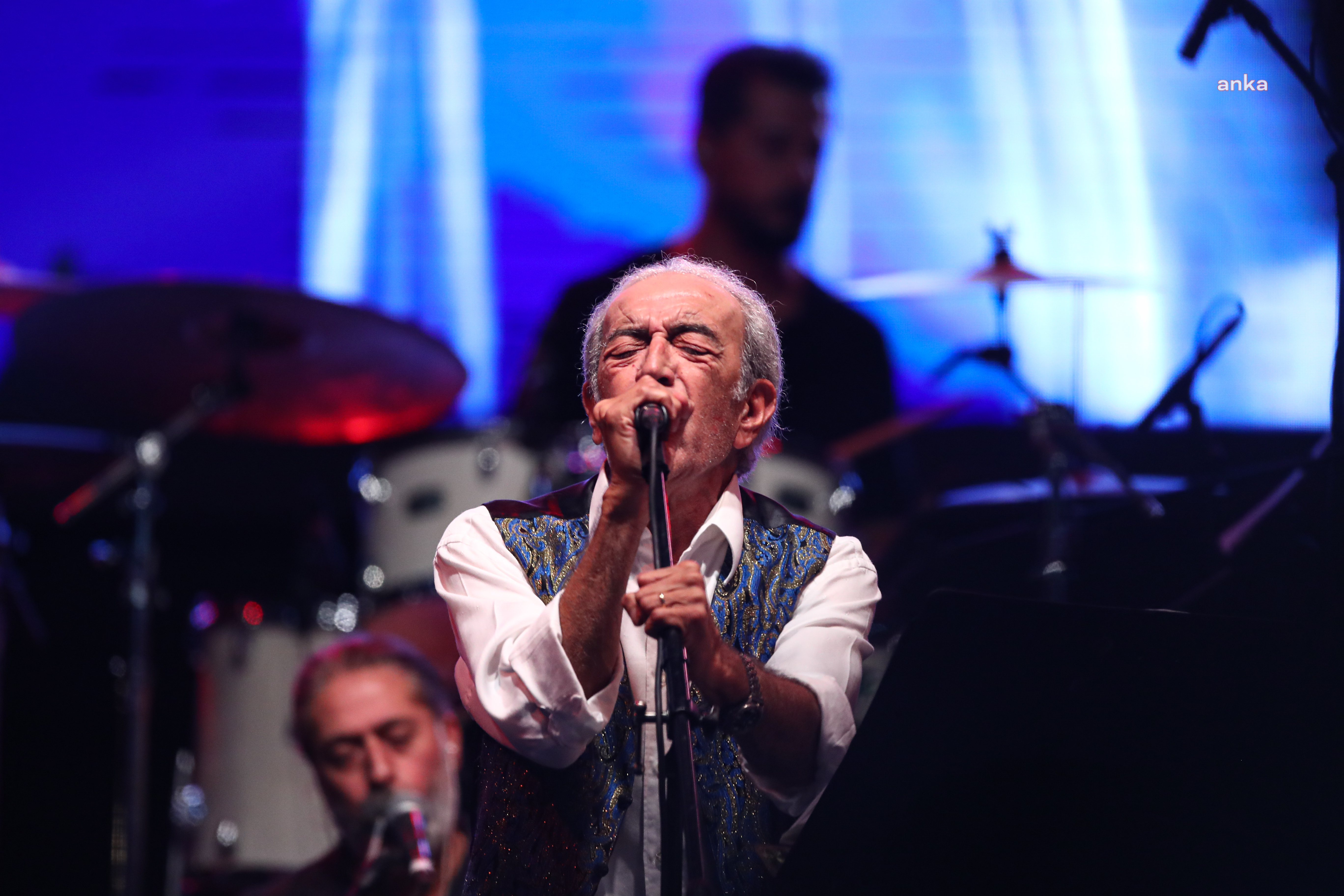 EDİP AKBAYRAM’DAN DEMRE’DE UNUTULMAZ CUMHURİYET KONSERİ
