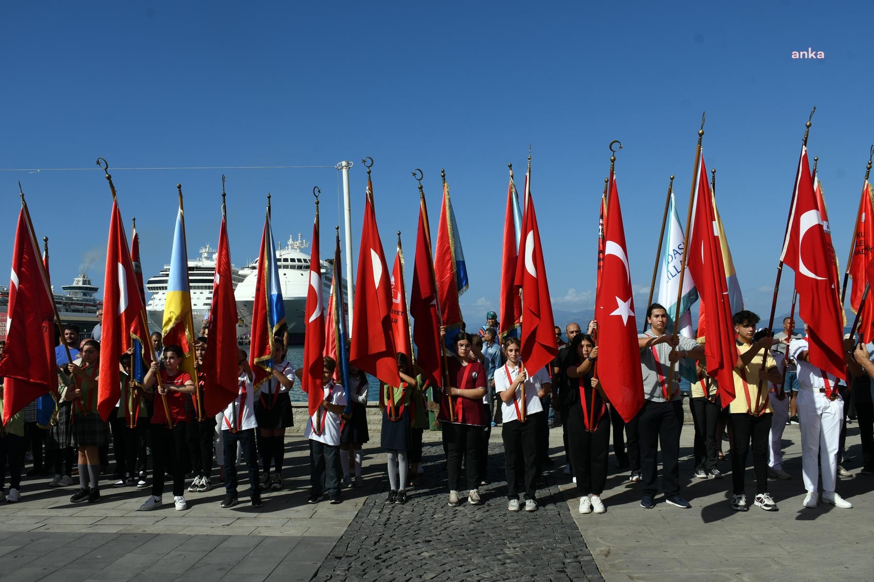 KUŞADASI’NI CUMHURİYETİN 100. YIL COŞKUSU SARDI
