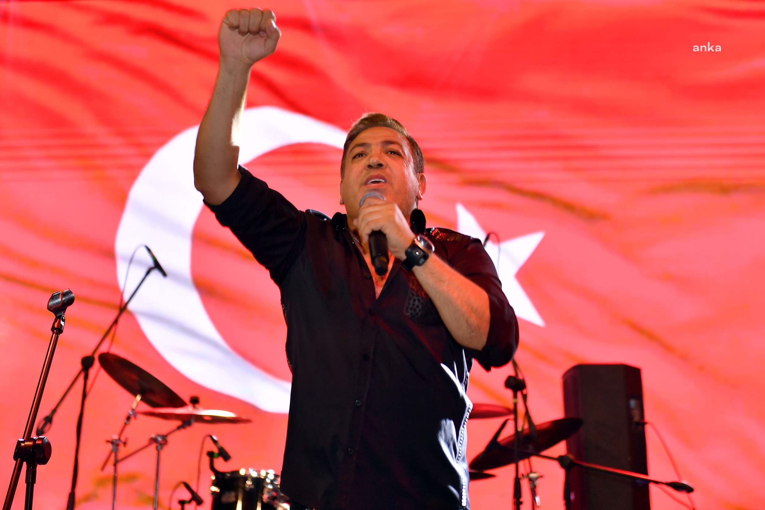 MERSİN BÜYÜKŞEHİR, CUMHURİYET’İN 100. YILINI COŞKUYLA KUTLUYOR