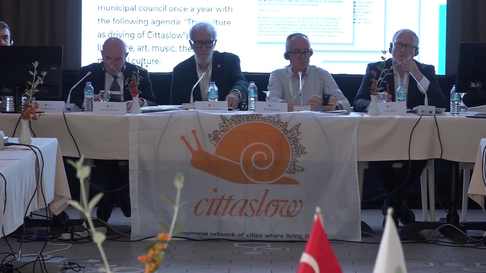 DÜNYANIN İLK CITTASLOW SAKİN ŞEHİR METROPOL UNVANI İÇİN PİLOT KENT 'İZMİR' SEÇİLDİ... SOYER: BİZE VE TÜM DÜNYAYA UMUT VERİYOR