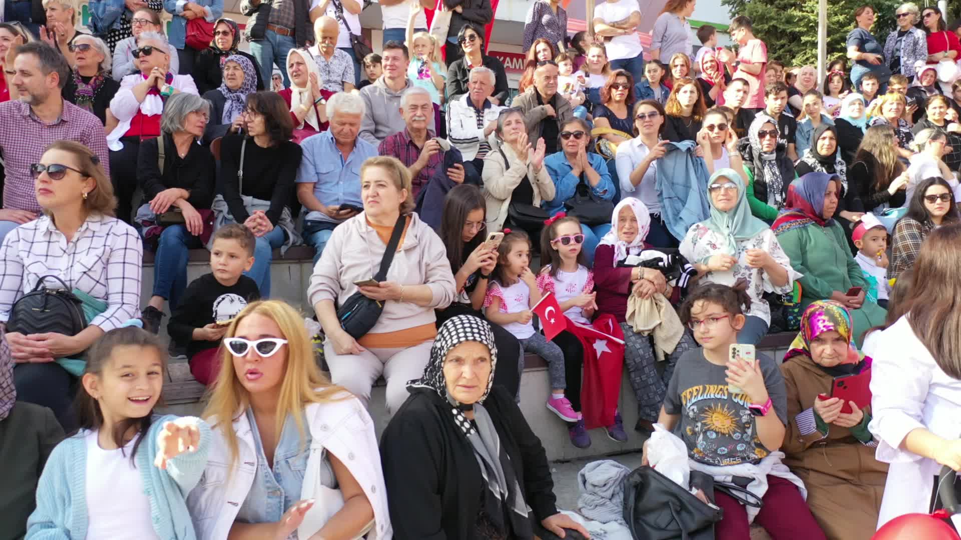 SAFRANBOLU’DA CUMHURİYETİN 100. YILI KUTLAMALARI KAPSAMINDA 100 KİŞİYLE  ZEYBEK OYNANDI