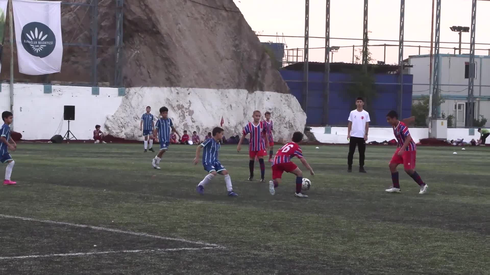 KARABAĞLAR'DA "100. YIL CUMHURİYET FUTBOL TURNUVASI" COŞKUYLA OYNANDI