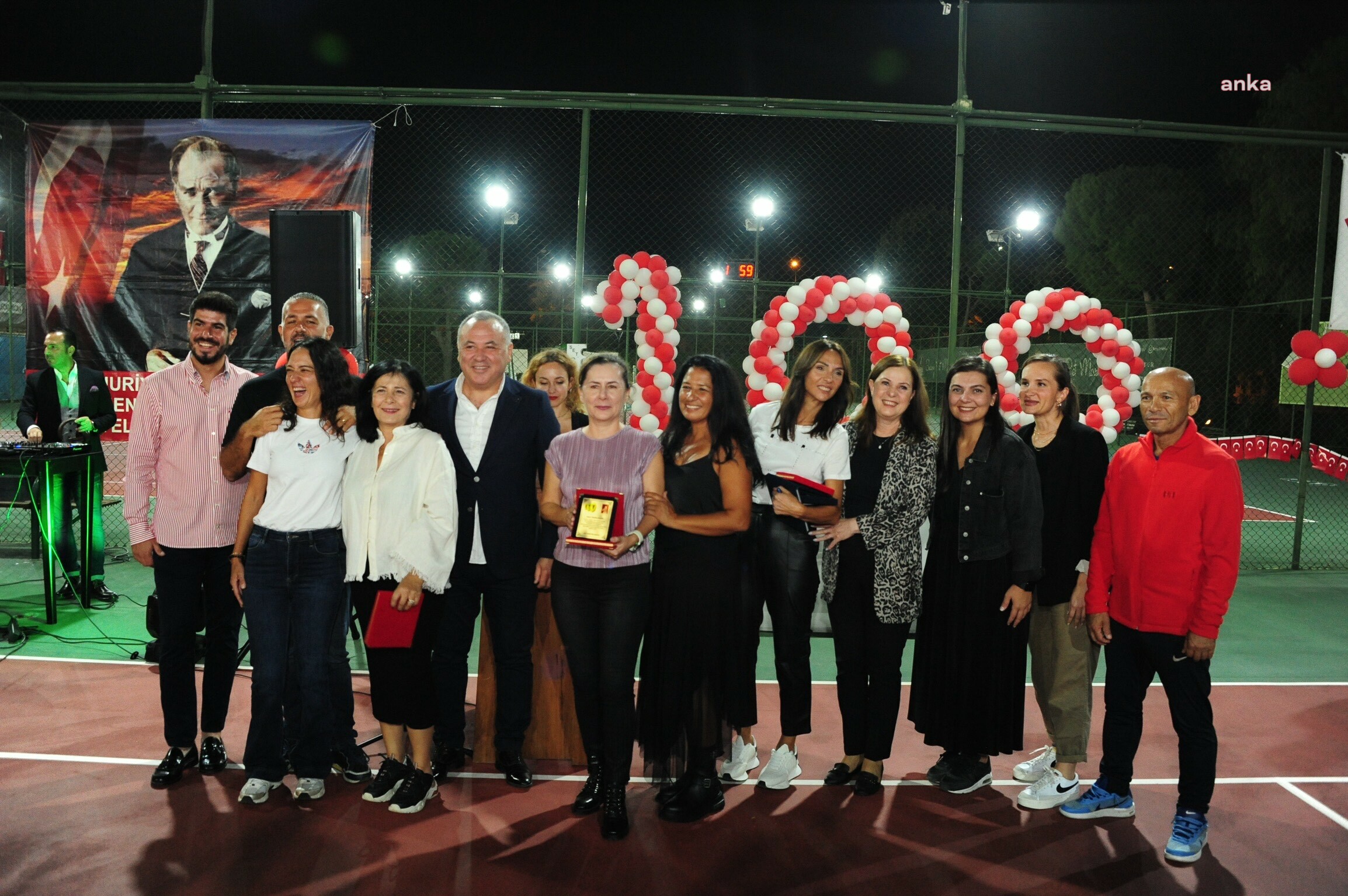 BALÇOVA CUMHURİYET TENİS TURNUVASI KIZ ÖĞRENCİLERE BURS OLDU