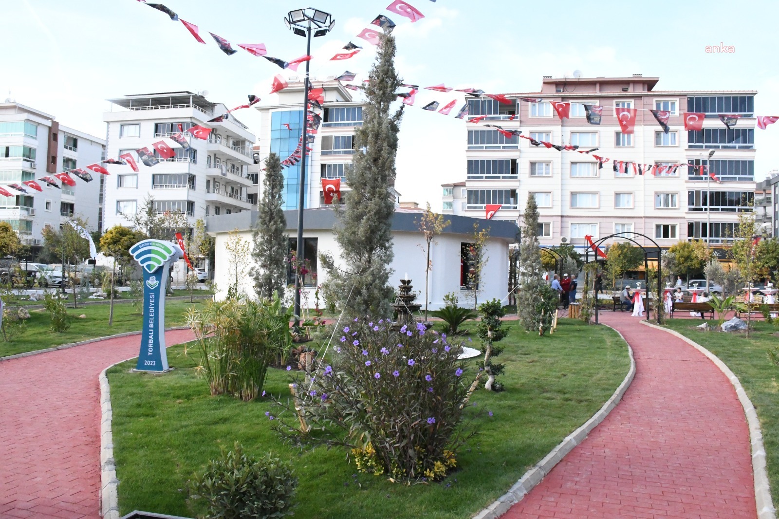 İZMİR TORBALI'DA CUMHURİYET'İN 100. YILI İÇİN 'ZÜBEYDE HANIM BOTANİK PARKI' AÇILDI