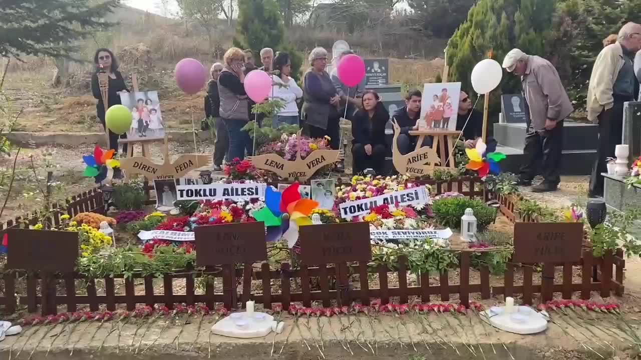İZMİR DEPREMİNİN 3. YIL DÖNÜMÜNDE HAYATINI KAYBEDEN BABANNE VE TORUNLARI ANILDI