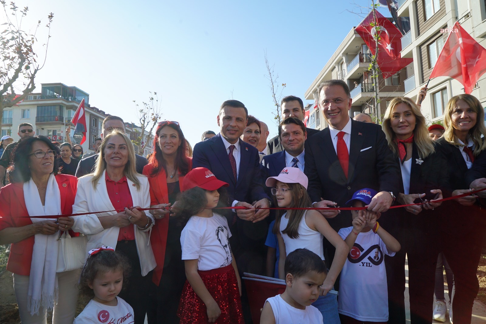 ÖZGÜR ÇELİK’TEN “29 EKİM” MESAJI: “CUMHURİYETİMİZİN İKİNCİ YÜZYILINI DEMOKRASİYLE TAÇLANDIRMAK İÇİN BÜYÜK BİR İNANÇLA MÜCADELEYE DEVAM EDECEĞİZ”