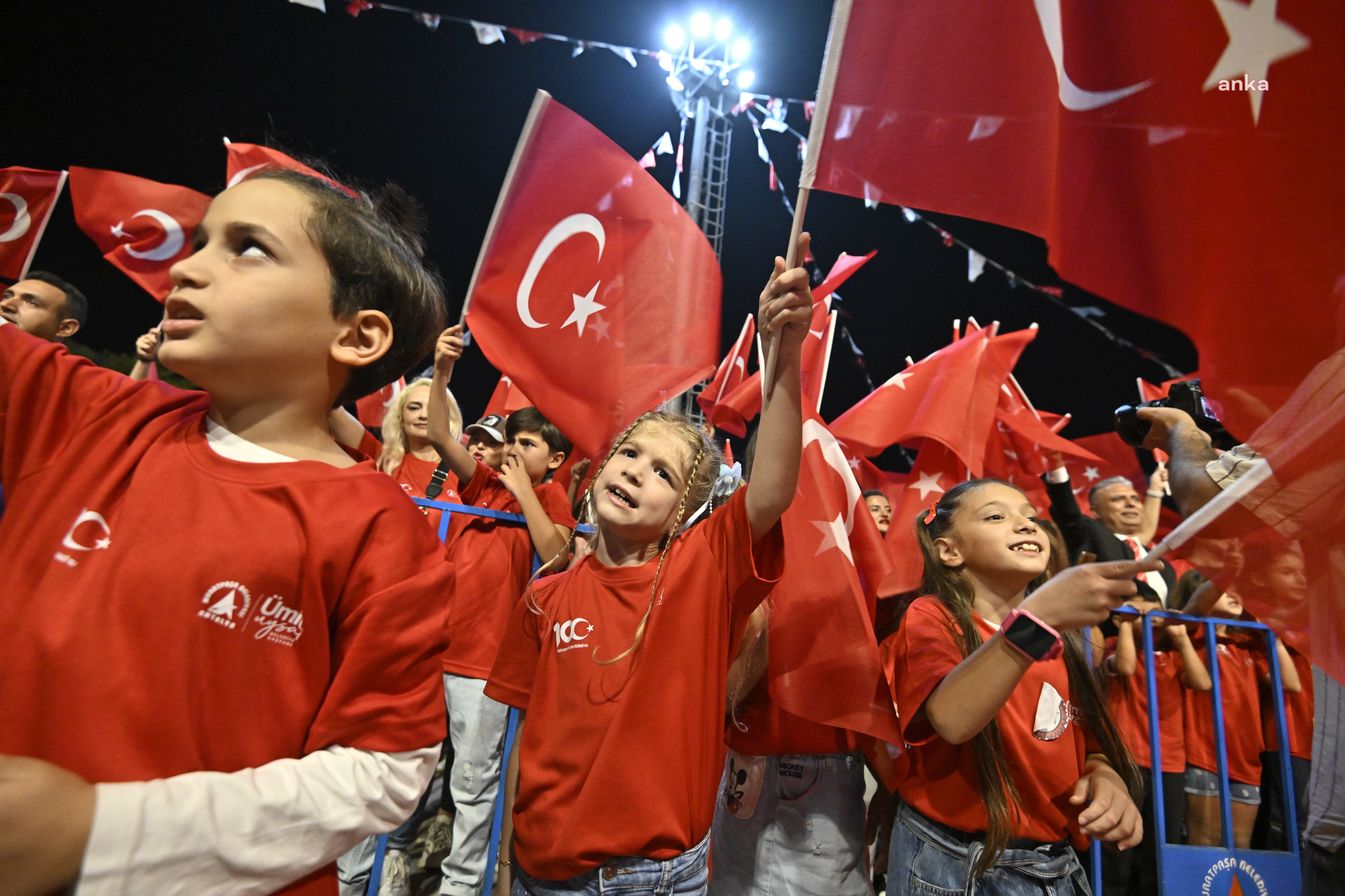 ANTALYA CUMHURİYET'İN 100. YILINI KUTLADI