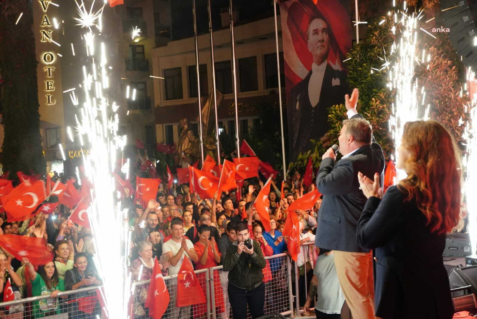 ÇEŞME CUMHURİYET'İN 100. YAŞINI COŞKUYLA KUTLUYOR
