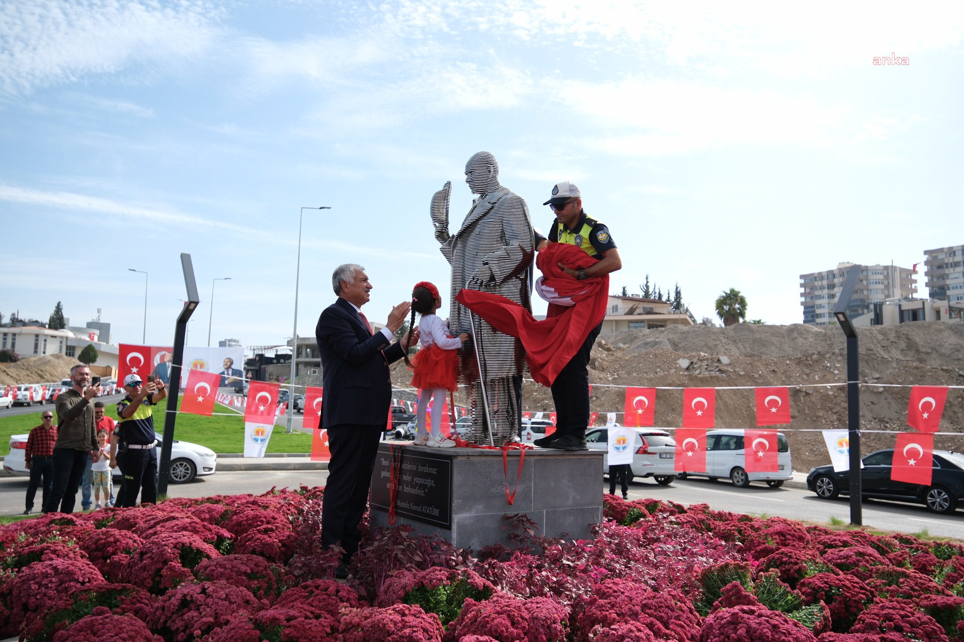 ADANA'DA 29 EKİM CUMHURİYET BAYRAMI'NDA ATATÜRK ANITI AÇILDI