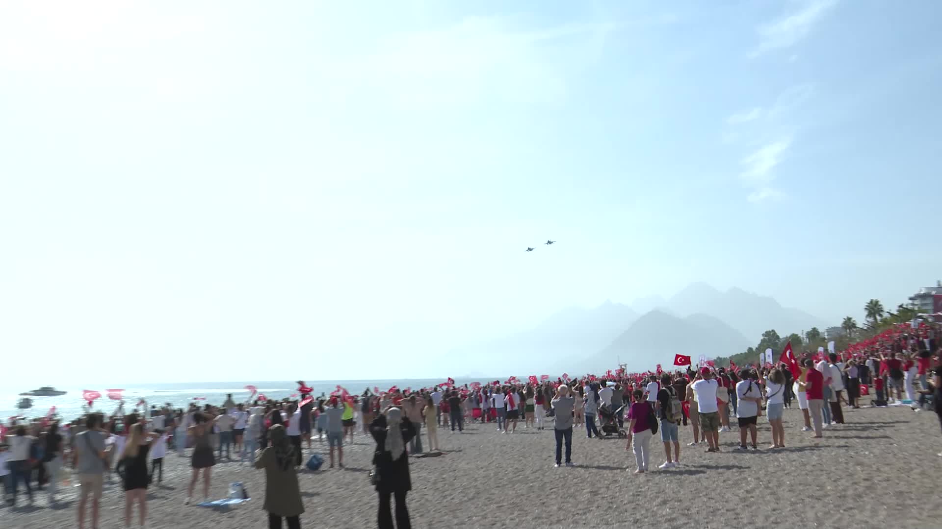 F-16'LARDAN ANTALYA SEMALARINDA MUHTEŞEM GÖSTERİ