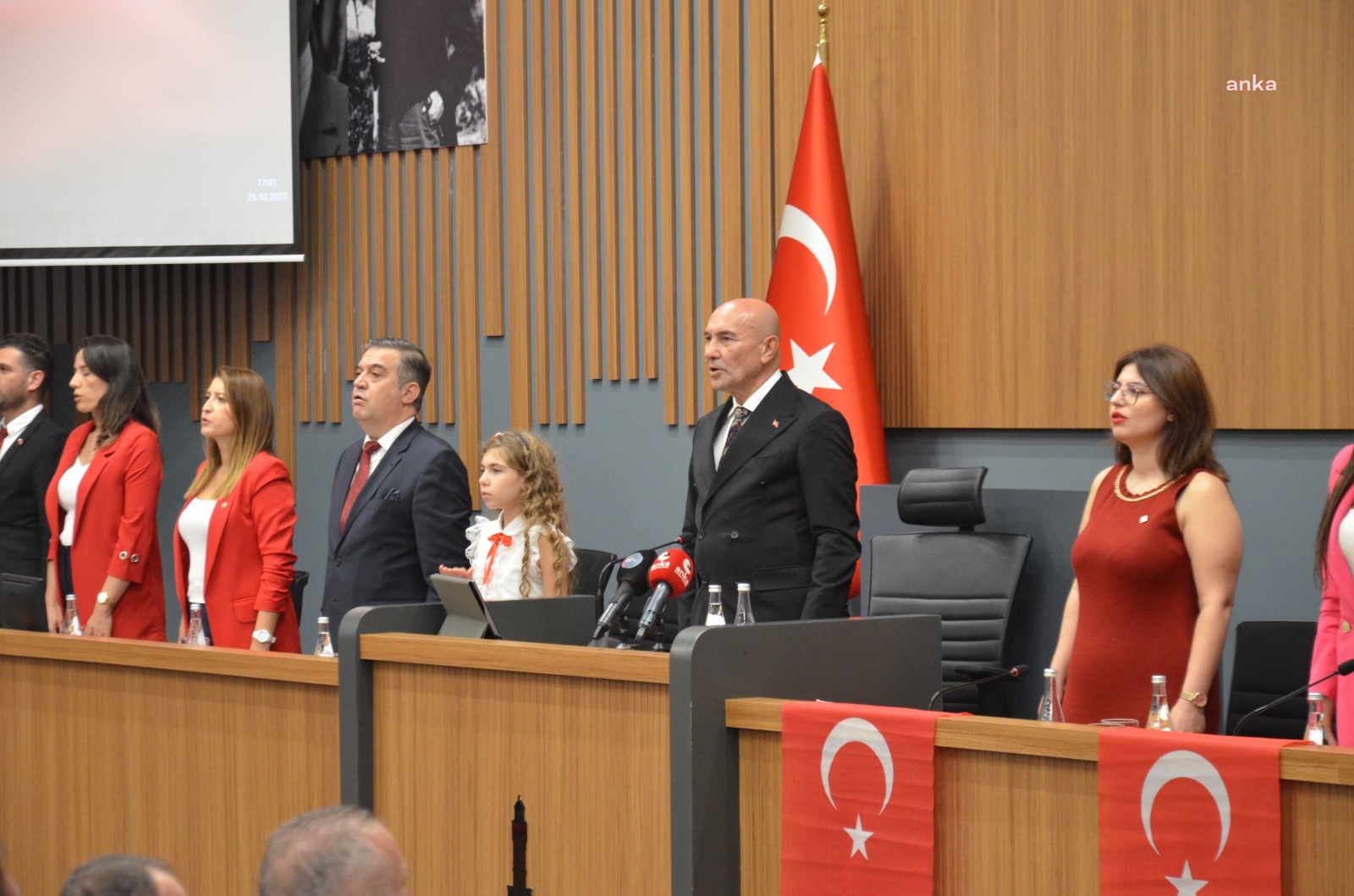 İZMİR BÜYÜKŞEHİR BELEDİYE MECLİSİ’NDE CUMHURİYET’İN 100’ÜNCÜ YILI İÇİN ÖZEL OTURUM DÜZENLENDİ