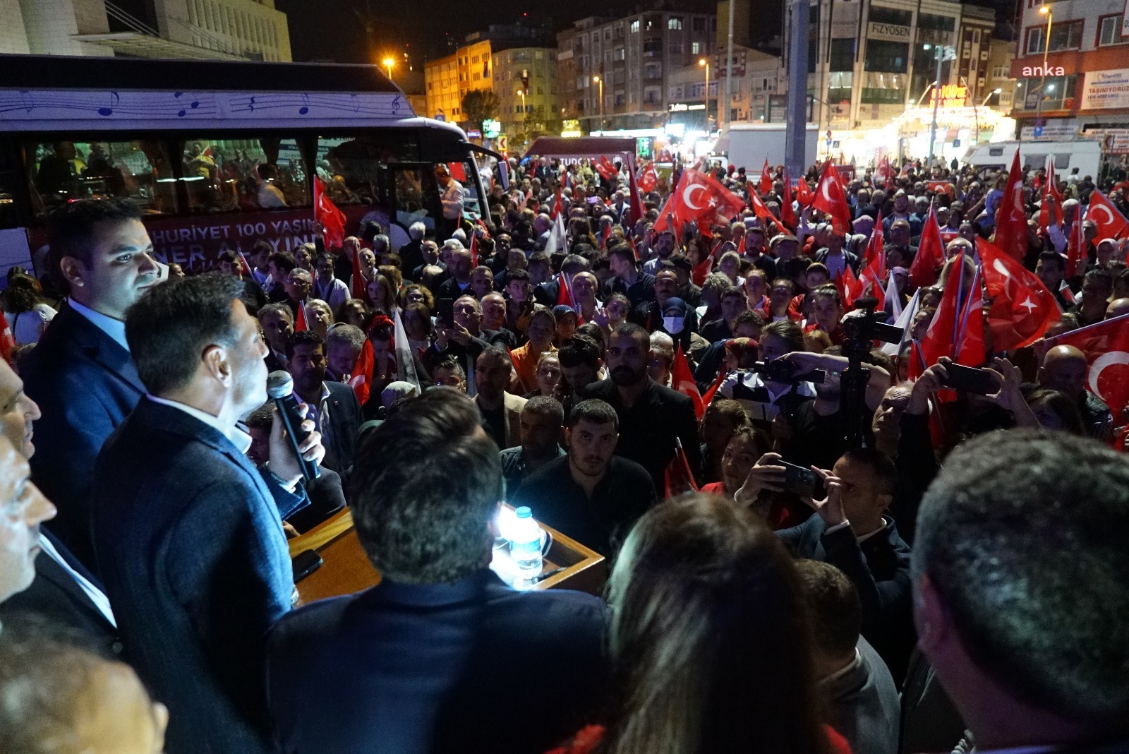 ÖZGÜR ÇELİK’TEN 100’ÜNCÜ YIL MESAJI: “YENİDEN GÜZEL ÜLKEMİZİ DEMOKRASİYLE TAÇLANDIRMANIN MÜCADELESİNİ VERECEĞİZ”