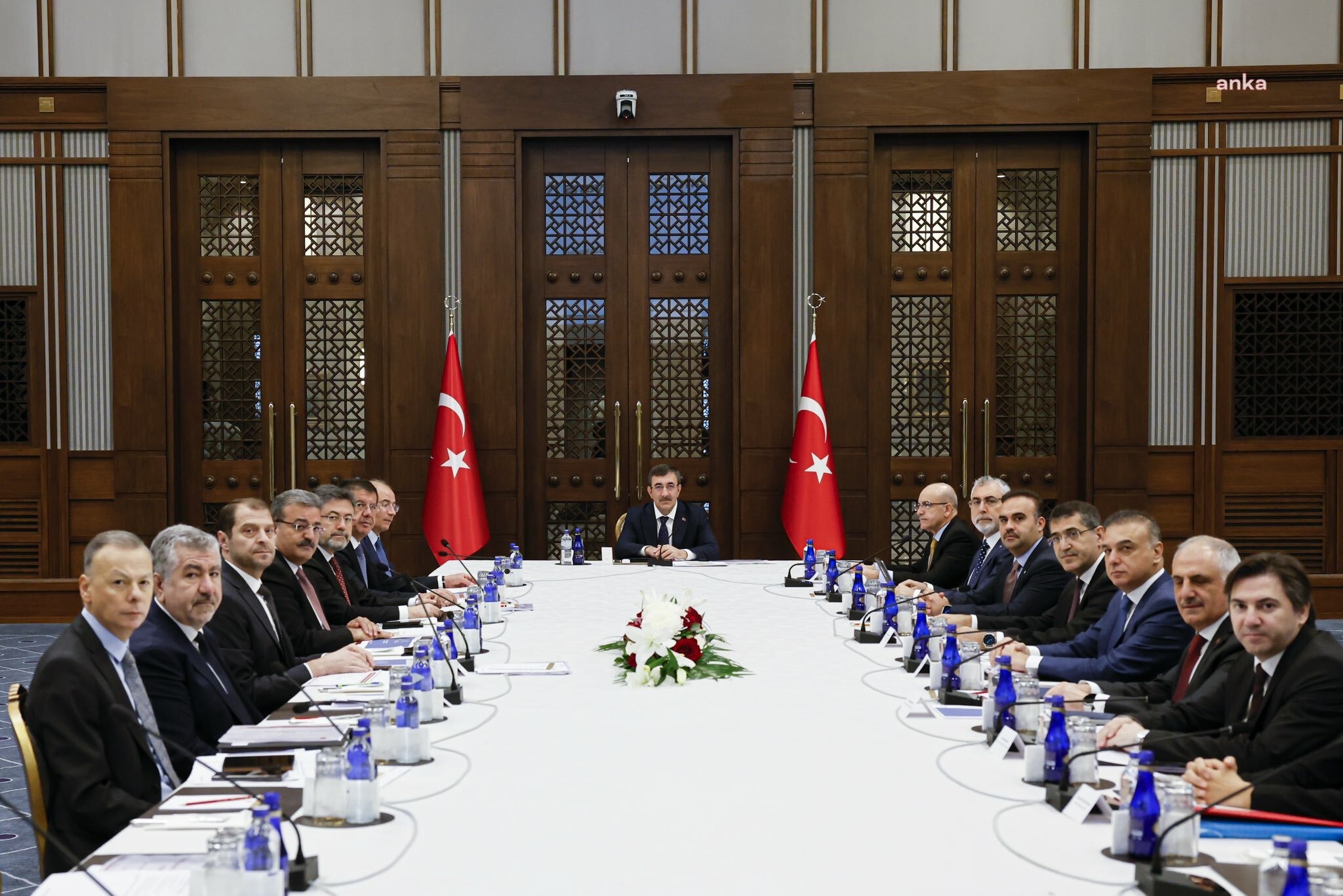 EKONOMİ KOORDİNASYON KURULU TOPLANTISI SONA ERDİ: “YATIRIM TAAHHÜTLÜ AVANS KREDİLERİ PROGRAMI’NIN TCMB’NİN HEDEFLERİYLE UYUMLU BİR ÇERÇEVEDE TASARLANMASI KARARLAŞTIRILMIŞTIR”