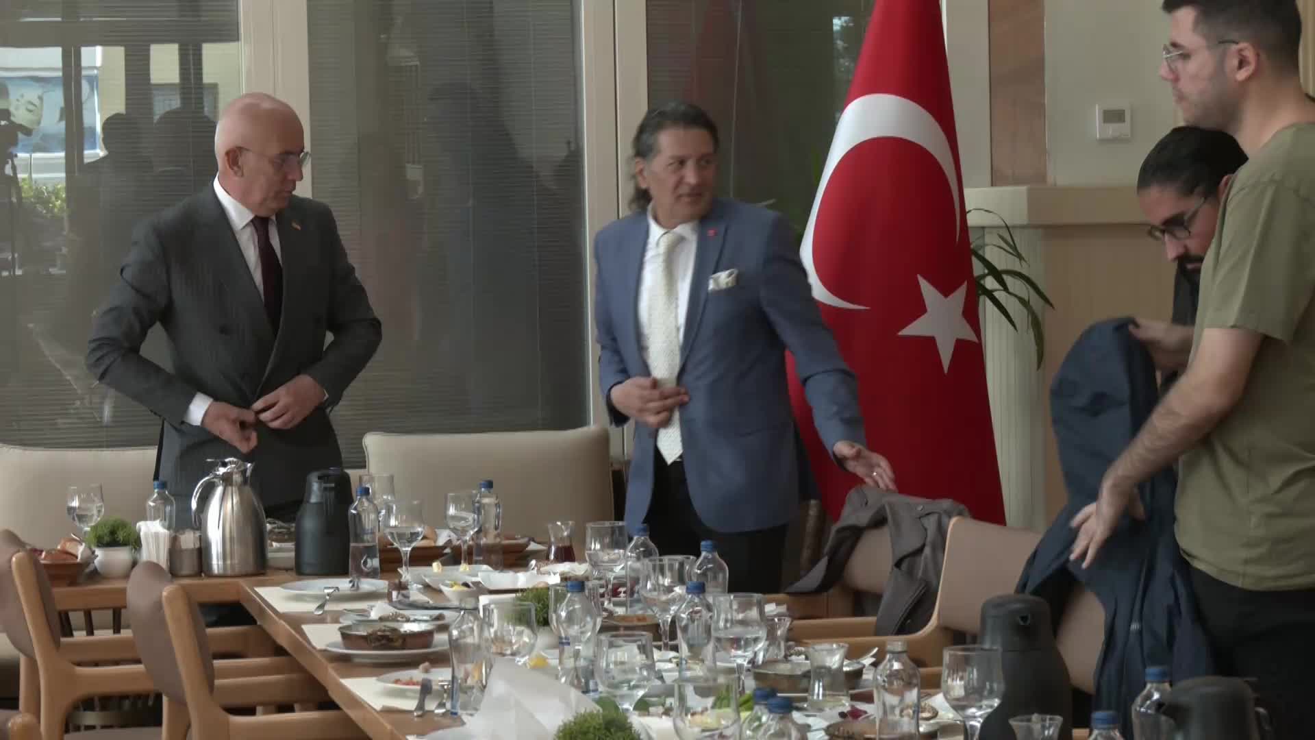 ÜMİT ERKOL: “KURULTAYDA, SAYIN KILIÇDAROĞLU'NA YÖNELİK ÖFKE RÜZGARLARINI ARKASINA ALMAYA ÇALIŞAN TAKTİK YAKLAŞIMI BENİMSEMİYORUM”