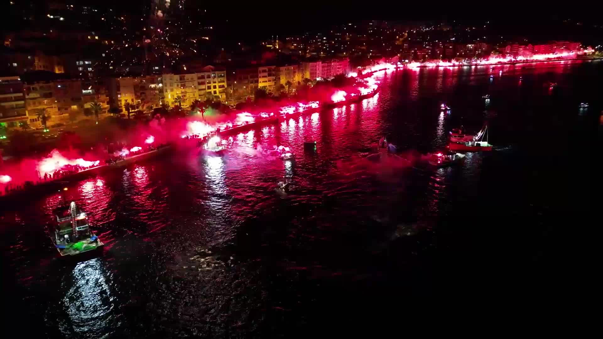 29 EKİM CUMHURİYET BAYRAMI İZMİR DİKİLİ'DE COŞKUYLA KUTLANDI