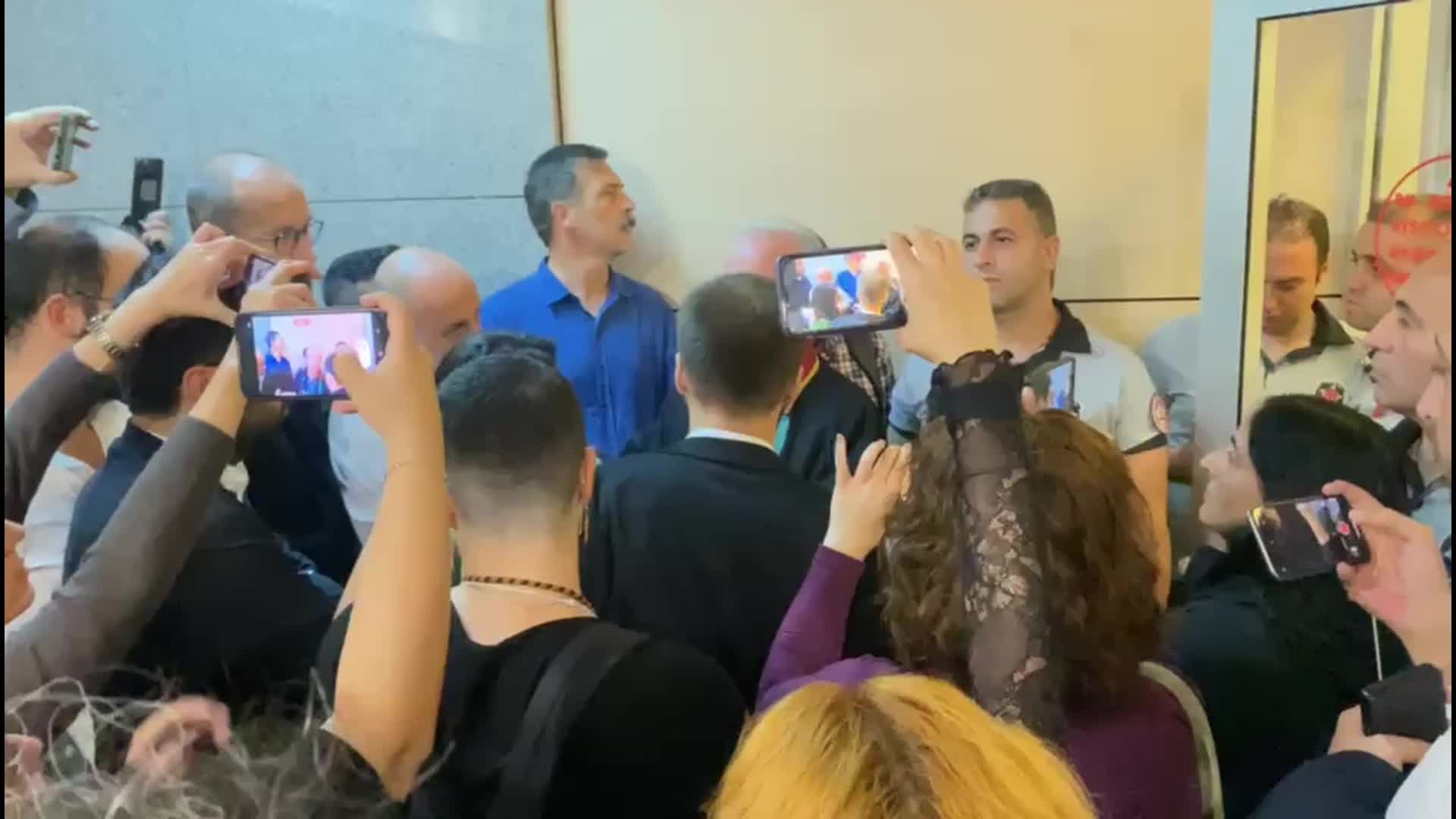 ÇAĞLAYAN ADLİYESİ'NDE "CAN ATALAY" ARBEDESİ... SERA KADIGİL: "ANAYASA'YA SAYGI DUYAN HERKESİ, AVUKATLARI BU HADSİZLİĞE KARŞI ÇAĞLAYAN ADLİYESİ'NE BEKLİYORUM"