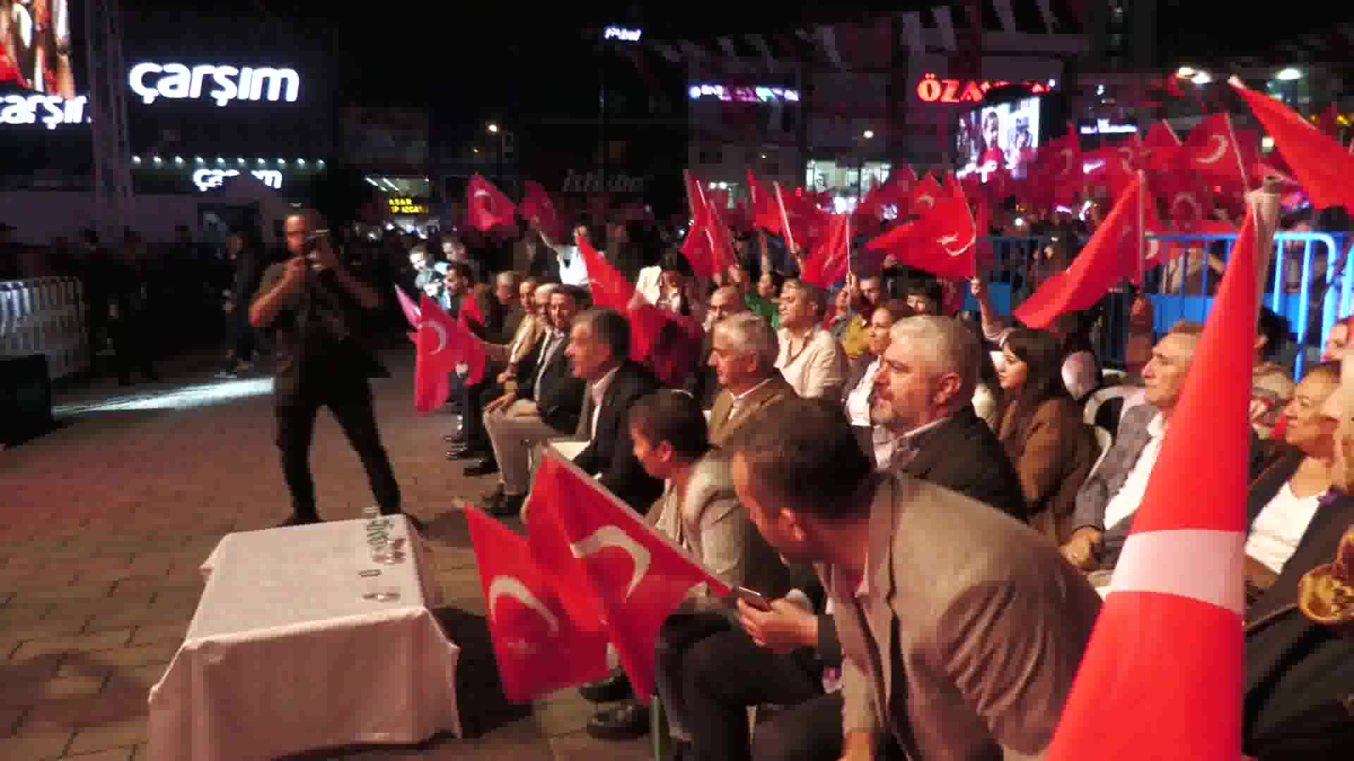 CUMHURİYET’İN YÜZLERİ ESENYURT’TA ANILDI